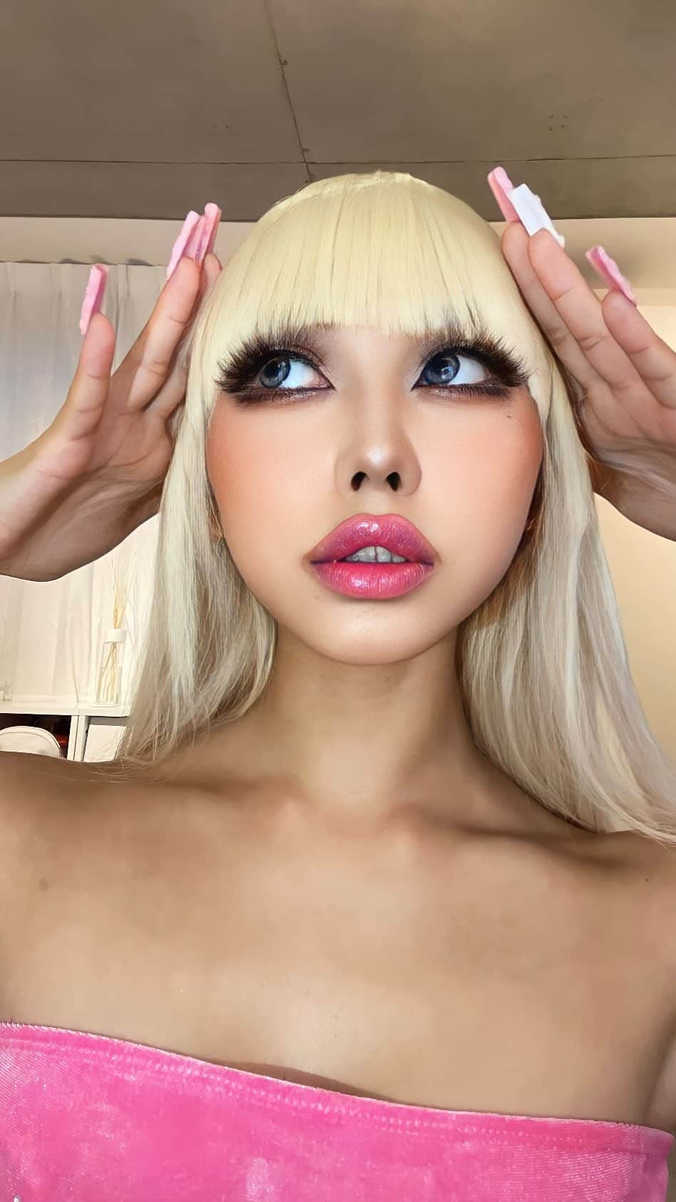 のインスタグラム：「髪染め加工したら画質荒くなっちゃったBarbie🩷🙇‍♀️  TikTokの方は先月上げてたけどもう見てたってひといるかな？🥺  #barbie #Barbiemake #make」