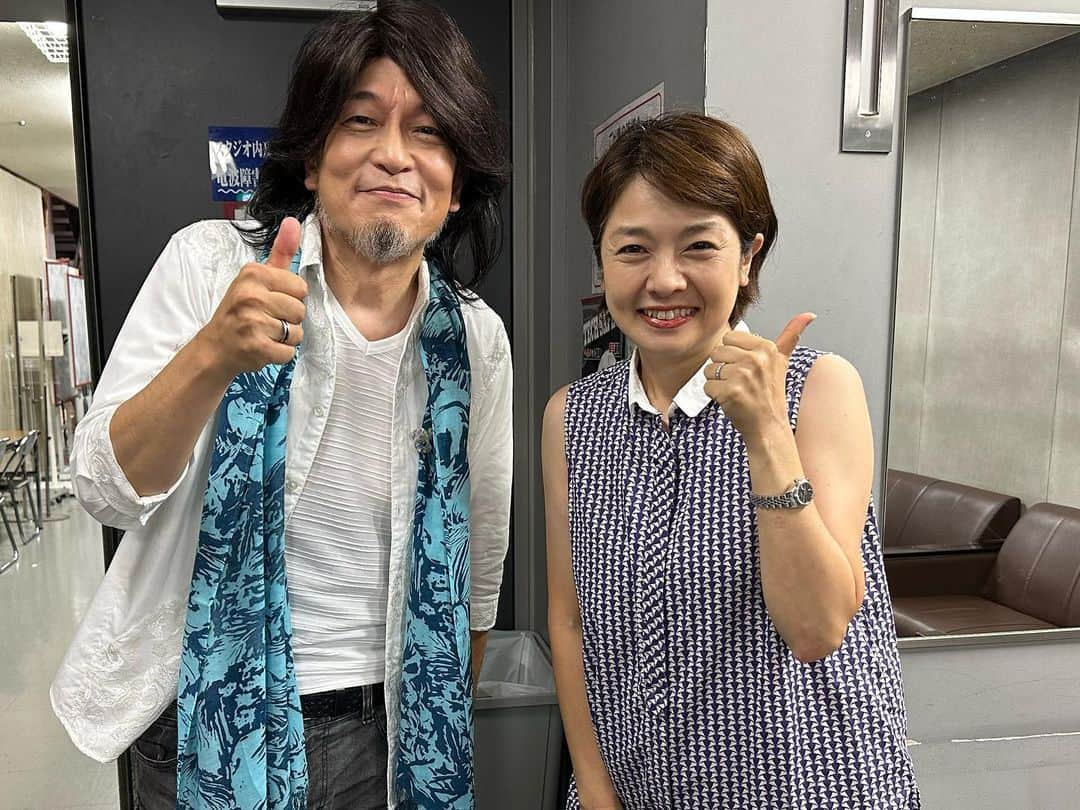 西山喜久恵さんのインスタグラム写真 - (西山喜久恵Instagram)「🎵 ３０年の時を経て、小野正利さんと再会出来ました‼️ 1枚目は、「MJ-MUSIC JOURNAL」と言う音楽番組で小野さんが、「You're the Only」をグランドキャニオンから生中継で歌ってくださった際の写真。新人アナウンサーの私は、中継リポーターとして同行し、あの広大な景色と小野さんの歌声に感動したのを今でも鮮明に覚えています。 そして、今日、小野さんが「めざまし8」に出演。 勿論、あの曲を歌ってくださいました。 変わらぬ歌声。そして、今も昔も変わらない優しい人柄。 一気に青春を思い出す事が出来ました。これからも、ずっとずっと歌い続けて下さい‼️  #小野正利 #青春ソング #You're the Only #MJ-MUSIC JOURNAL #グランドキャニオンから生中継 #３０年ぶり #めざまし8 #生ナレーションやってて良かった」9月18日 19時14分 - kikue_nishiyama