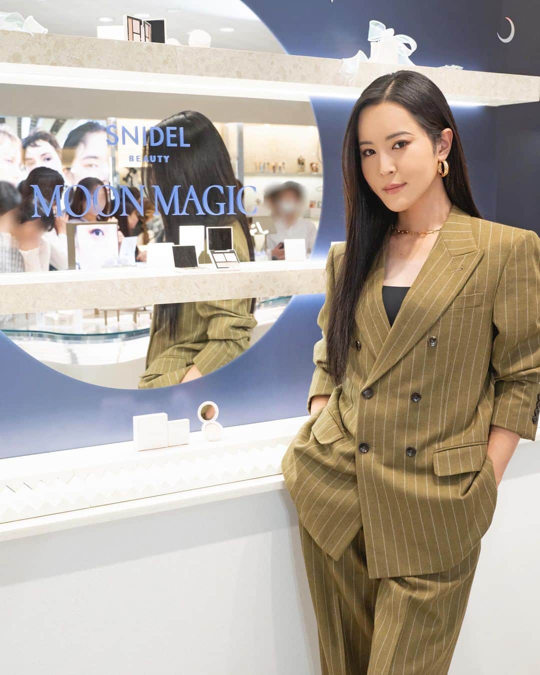 花上惇のインスタグラム：「先日のSNIDEL BEAUTYのIn-Store Eventありがとうございました！ 新作キラキラでめっちゃ可愛いよ〜💜  衣装は @gucci のセットアップ お気に入り🫶✨  #PR #SNIDELBEAUTY #MOONMAGIC #コスメ #新作コスメ」