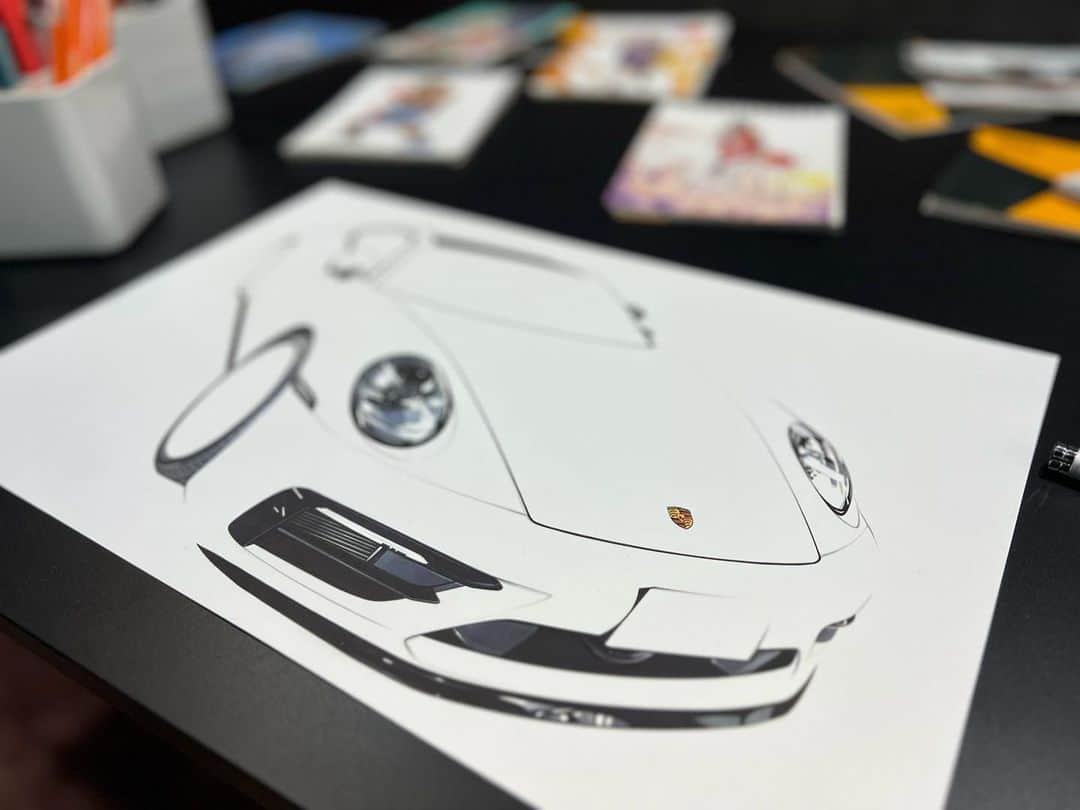 荒井陸さんのインスタグラム写真 - (荒井陸Instagram)「🐎🏎️ Porsche × Dai Tamura  ポルシェと大さんのコラボ展示会に行ってきた。 大好きな車とのコラボは興奮した!!  本当に書いたの？って目を疑うほど 素晴らしい作品の数々でした…。  『神は細部に宿る』」9月18日 19時17分 - a2desu