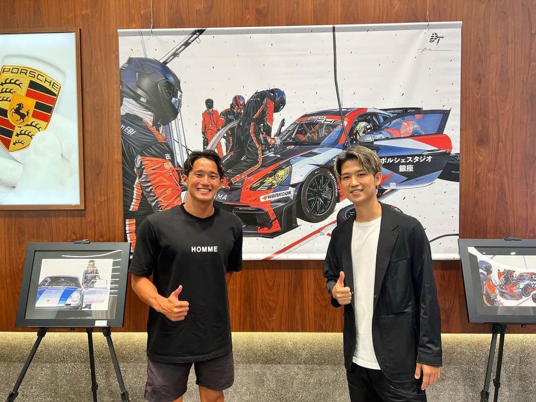 荒井陸のインスタグラム：「🐎🏎️ Porsche × Dai Tamura  ポルシェと大さんのコラボ展示会に行ってきた。 大好きな車とのコラボは興奮した!!  本当に書いたの？って目を疑うほど 素晴らしい作品の数々でした…。  『神は細部に宿る』」