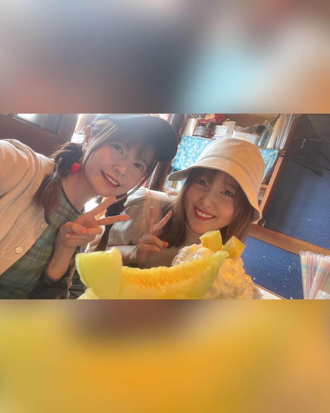 長久友紀さんのインスタグラム写真 - (長久友紀Instagram)「「#あやな公国」のFCイベントありがとうございましたー！ 拙いMCでしたが、とにかくあやちさんへの愛は伝わっていたら幸いです…笑  あやちさんとはかれこれ2017年から仲良くさせて頂いてまして、いつもオフの時にしか会ってなかったからこうしてお仕事モードのあやちさんとご一緒するのは久々で前日の夜から緊張しておりました…！ でも今回はFCイベントで公国民の方々ばかりなのか、少しオフのあやちさんに近い状態だったのかなぁと思います✨  今回のイベントって私にとっても新鮮な内容で、特に驚いたのは姫のお悩みコーナーと、すごろくコーナーでした！  今までお客様のお悩みを答えるってのは聞いたことあるけど、まさかあやちさんのお悩みを公国民のみんなで解決していくって真逆の内容で、しかもみんなの意見がとっても真面目で、かつ欲望も入ってたりして…w とりあえずあやちさんのオフをもっとみんなは見たいんだなってことがわかりましたw ということで、写真の1番最後の写真はあやちさんとかき氷を食べに行った時撮った写真です！ いちごのピアスしてらっしゃるのわかるかな？ 本当はイチゴのかき氷を食べるつもりだったのに、メニュー見てメロン食べたくなっちゃったっていう最高に可愛いエピソード付き❤️  そしてすごろくコーナーは客席をぐるっと一周するという企画で、これはめっちゃくちゃ新鮮でした！ でもきっとこのコーナーこそあやちさんと公国民の皆様の信頼の証なんだなぁとしみじみ感じました…✨  今回衣装は自前だったので、 昼の部はあやちさんが好きなチェック柄のスカートを履いておりました！ 夜の部はあやちさんの側近でありメイドさんを意識したお洋服と髪型に、あやちさんからいただいたイヤリングを付けておりました♪ そしてそして、香水はあやちさんとお揃いで買ったHERMESの香水を付けてました///(良い匂いすぎて私が勝手に真似して買った)  書きたい事はまだまだありますが、とりあえず総じて言えるのはあやちさんな事が大好きだという事です！ 可愛くて優しくて愛らしくて努力家でお茶目でピュアなあやちさんとこれからも色んな所に遊びに行きたいし、また皆様に自慢させていただきますね！← あー幸せ♡」9月18日 19時28分 - nagakuyuki