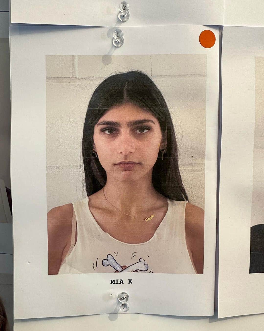 ミア・ハリファのインスタグラム：「MUGSHOTS @knwlslondon  Thank you, Charlotte and Alex 💘   And thank you @saraburnstudio for being there for me every (literal)step of the way🥹 even when you cheered and almost made me break on the runway😭」