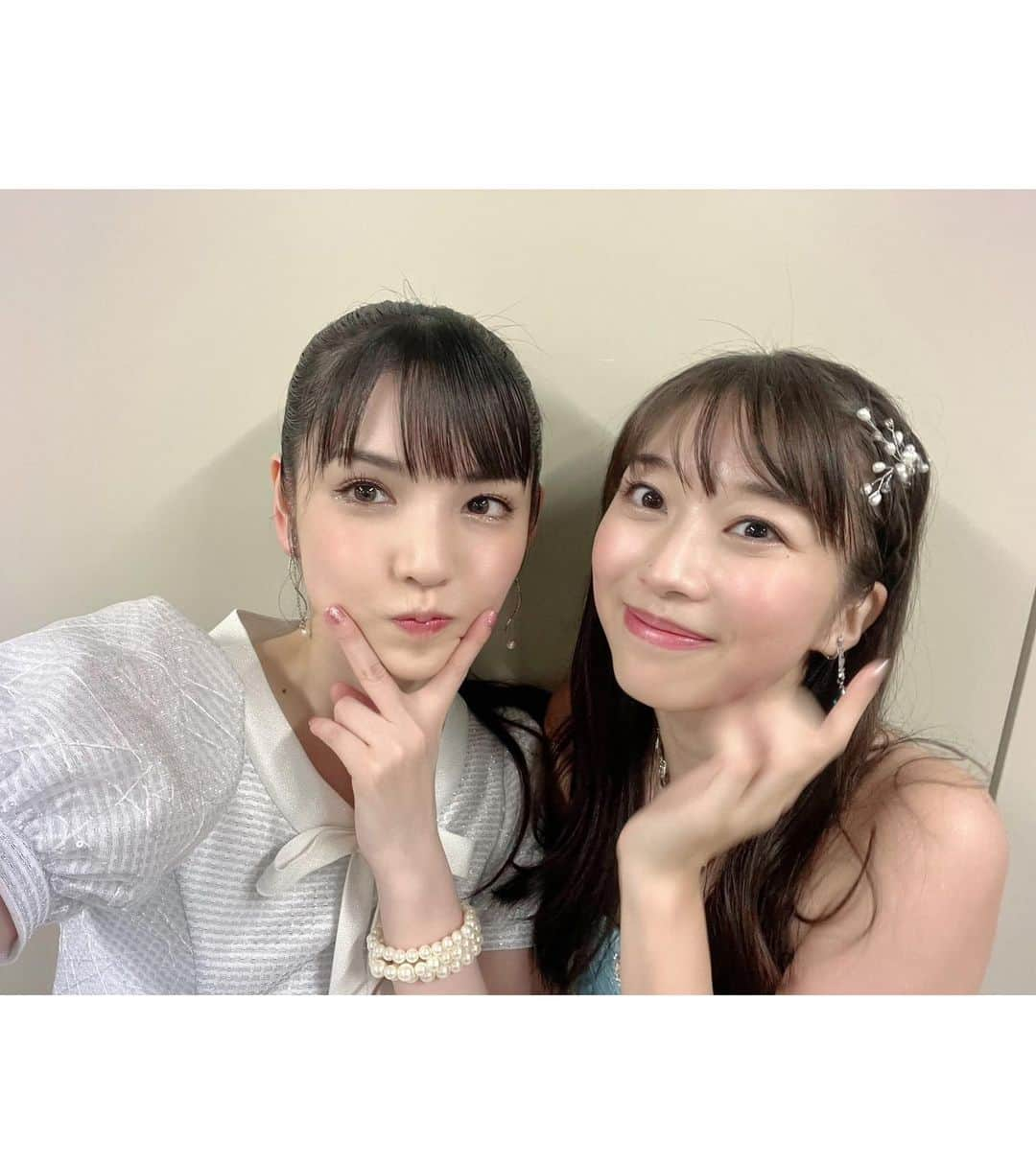 牧野真莉愛さんのインスタグラム写真 - (牧野真莉愛Instagram)「♡ ♡ 💖道重さゆみさん🐰💖 💕RH💕 Instagramに載ってる“道重さゆみさんが作った動画”見ながら代々木に来たこと、道重さんに教えてあげました💗。動画の道重さんもかわいいけど、今お話してる道重さんもかわいいです💖ってまりあは思ってたけど言えなかった🐰 道重さん｢まりあちゃんキラキラしてるね✨｣ まりあ｢ライブでキラキラつけました💕｣ 道重さん｢私にも輝きをわけて！｣ 道重さゆみさんはSHINJOのサングラスみたいにいつでもどこでも光り輝いていて、遠く離れていても(※外野からベンチの距離)すぐ見つけられること←道重さんは気づいていないらしい。 ･･･などなど🐰道重さんとお話できて、まりあとっても嬉しかったです💕💕 🎀 🎵ラララのピピピ🎵 道重さん💖ベレー帽被って登場🐰💕 きゃーーーー💕💕かわいすぎる💖💖💖 寝てて起きる道重さんが特に好き💕＆間奏のドゥーンってところも好き💗。道重さんの全部大好きなんだけどね💖まりあ ↑ 本番後💕道重さんに踊って見せてあげました🐰 ＆ 写真📸道重さんが見てる❣️まりあも見た❣️❣️きゃーー目が合った🐰めちゃめちゃ照れた🐰自分 まいにちかわいい道重さゆみさん❤️まりあは道重さんのこと大大大大大大大大大好きです💖💖💖  🎀🎀🎀🎀🎀  ✨Hello! Project 25th ANNIVERSARY CONCERT「ALL FOR ONE & ONE FOR ALL!」✨  2023.9.10🎵国立代々木競技場 第一体育館 とってもありがとうございました💖 つづく ♡ ♡  #道重さゆみ さん💖 #HelloProject #モーニング娘｡」9月18日 19時26分 - maria_makino.official