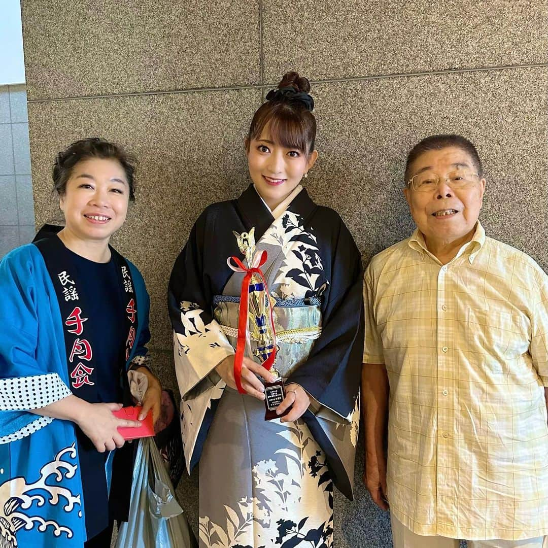 大河内美紗さんのインスタグラム写真 - (大河内美紗Instagram)「民謡の大会✨和歌山民謡『紀ノ川舟唄』で準優勝いただきました🐼 今回は初めての竹もの、千芽々先生の笛伴奏1本で故郷の唄を唄えてとっても嬉しかったです❣️慣れ親しんだ紀ノ川が会場いっぱいに浮かび、千月先生の弟子らしく楽しく唄うことができました😆大会の締めくくりは千月先生の秩父音頭❣️これからもお元気で最高のお稽古よろしくお願いします😆 #民謡 #和歌山 #千月会 #和歌山県民謡 #着物 #kimono #sdn48」9月18日 19時36分 - misa_okochi