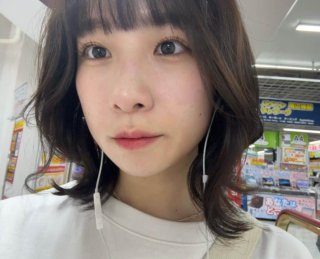 のインスタグラム：「美容院行きました🕺 やっぱ私は暗めの色がいいかなあ。  上野さん、いつもいつもありがとうございます🙇‍♀️」