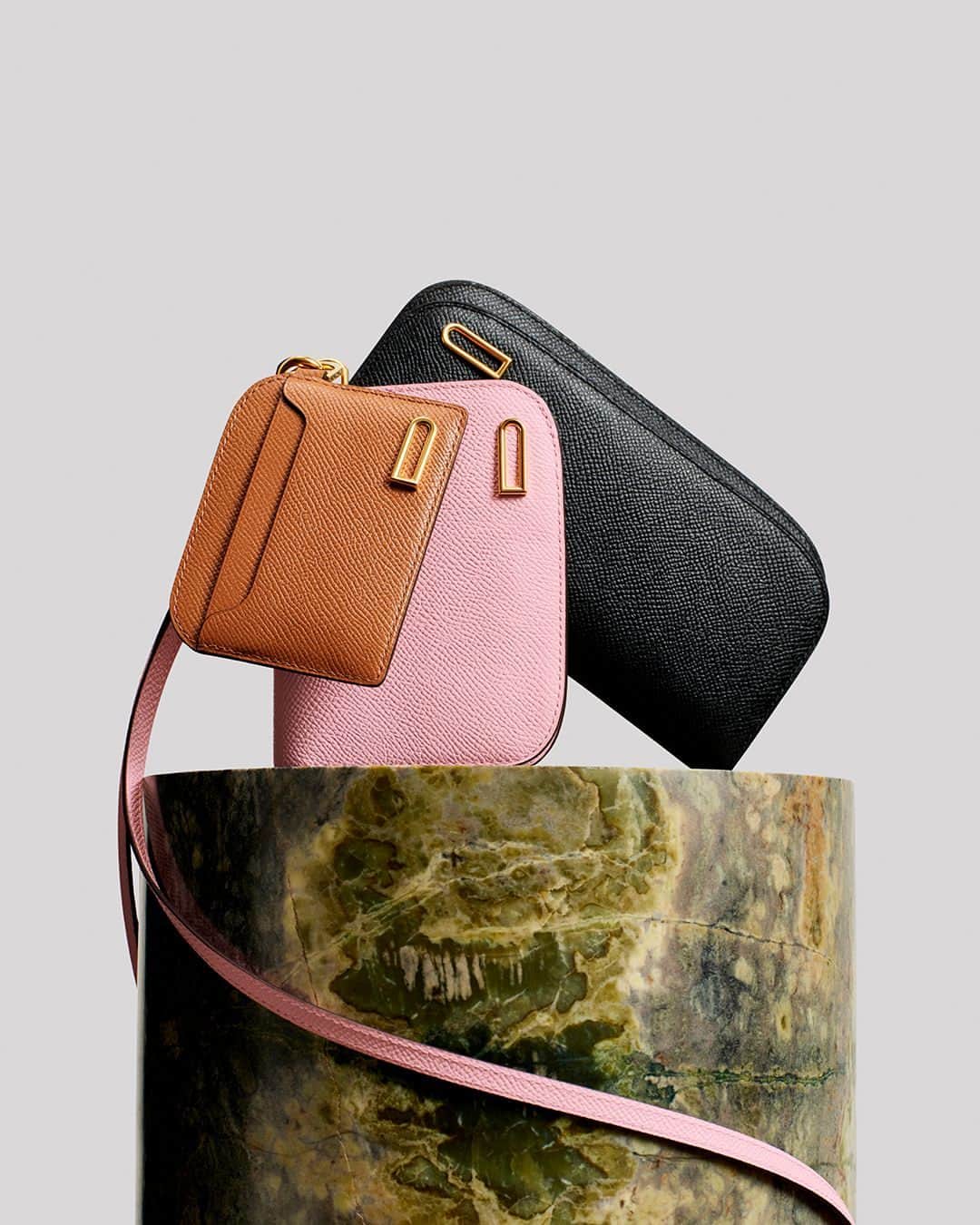 デルボーのインスタグラム：「Lightness and joy.⁣ ⁣ The Vagabond collection of small accessories is designed to distill Delvaux’s distinctive savoir-faire with a sense of unencumbered freedom. Crafted in grained Alpina calf leather, the pouches fit all of your essentials and can be clipped to a leather strap and worn in a variety of ways. ⁣ ⁣ #Delvaux」