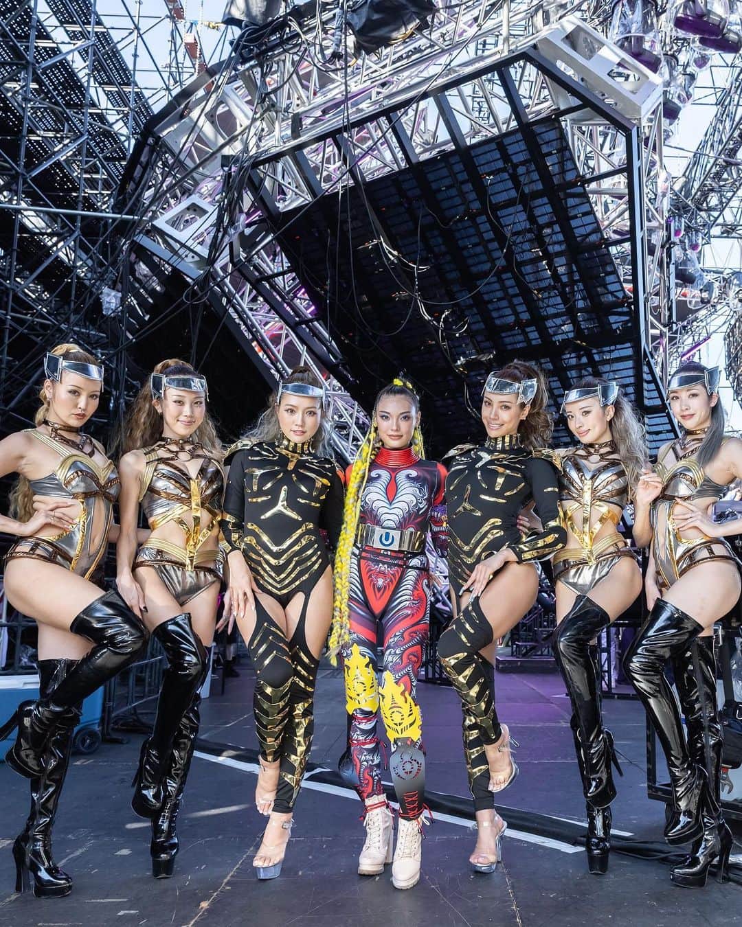MIYABIさんのインスタグラム写真 - (MIYABIInstagram)「誰もが憧れる　@ultrajapan のステージに今年は2日間も出演させて頂き感謝です🥹🙏  フェス大好きな皆んなと、いつも応援してくれてるファンの方との素敵な時間となりました👏  去年はultra初ステージで緊張してた事が悔しくて、今年はしっかり準備して最高のステージを噛み締めました💃❤️‍🔥  まだまだですが、これからも応援してくれたら嬉しいです🫶  関係者の皆様、事務所の方々たくさんサポートして頂きありがとう御座いました🙇‍♀️  また来年もこの景色が見れますようにっ🇯🇵🔥🙏  #cyberjapandancers  #サイバージャパンダンサーズ  #ウルトラジャパン  #ultrajapan2023」9月18日 19時35分 - cjd_miyabi