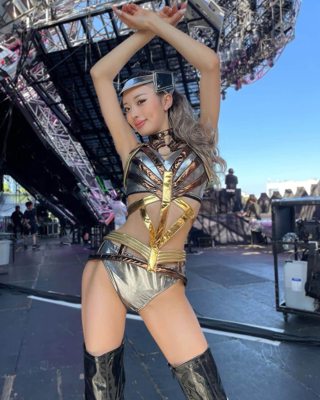 MIYABIのインスタグラム：「誰もが憧れる　@ultrajapan のステージに今年は2日間も出演させて頂き感謝です🥹🙏  フェス大好きな皆んなと、いつも応援してくれてるファンの方との素敵な時間となりました👏  去年はultra初ステージで緊張してた事が悔しくて、今年はしっかり準備して最高のステージを噛み締めました💃❤️‍🔥  まだまだですが、これからも応援してくれたら嬉しいです🫶  関係者の皆様、事務所の方々たくさんサポートして頂きありがとう御座いました🙇‍♀️  また来年もこの景色が見れますようにっ🇯🇵🔥🙏  #cyberjapandancers  #サイバージャパンダンサーズ  #ウルトラジャパン  #ultrajapan2023」