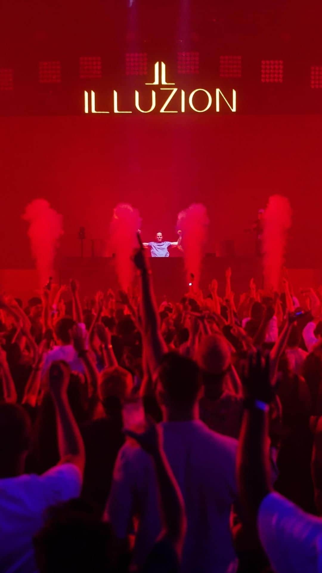 Dannicのインスタグラム：「Phuket was on fire!! 🎉🥵💥」