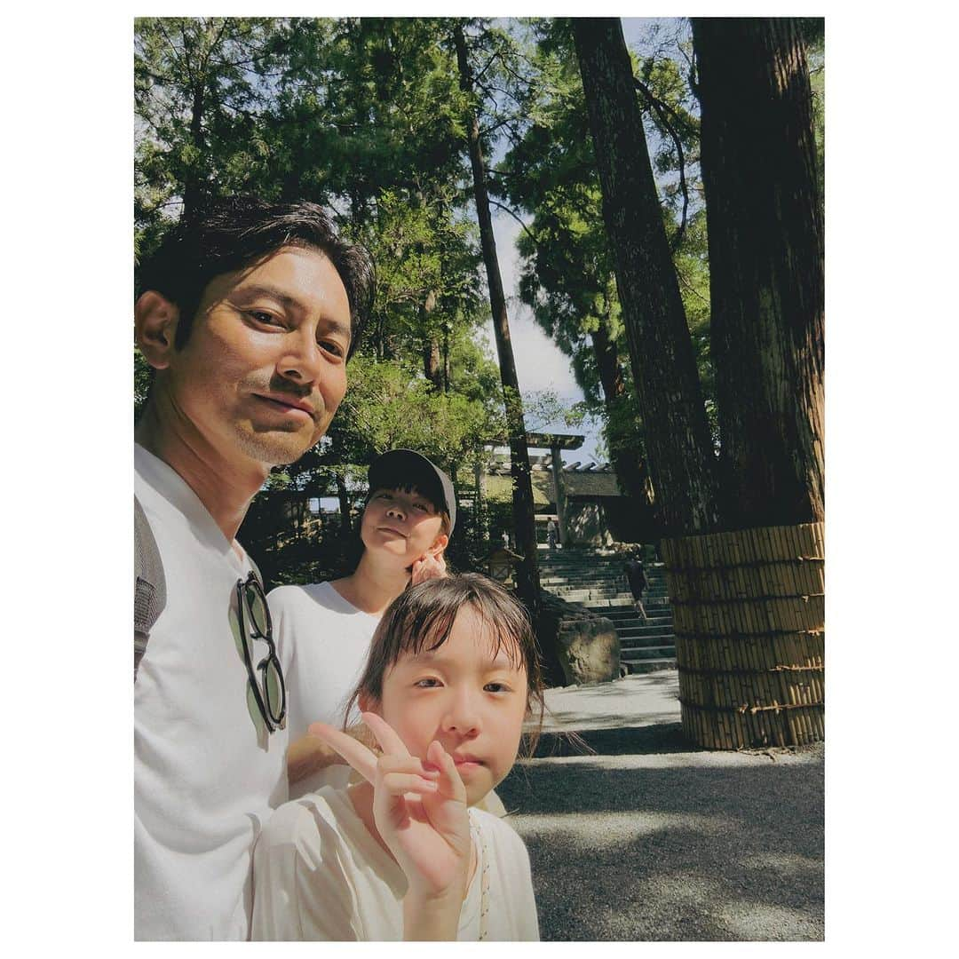 肥野竜也さんのインスタグラム写真 - (肥野竜也Instagram)「＂Family Trip＂伊勢神宮 @isejingu.official 朝3時出発の500kmドライブ！ 今回も無事に参拝に伺う事が出来ました。 ⁡ #家族旅行 #家族 #ファミリー #旅行 #伊勢神宮 #familytrip #trip #vacation #emifamtrip」9月18日 19時38分 - tatsuya_hino