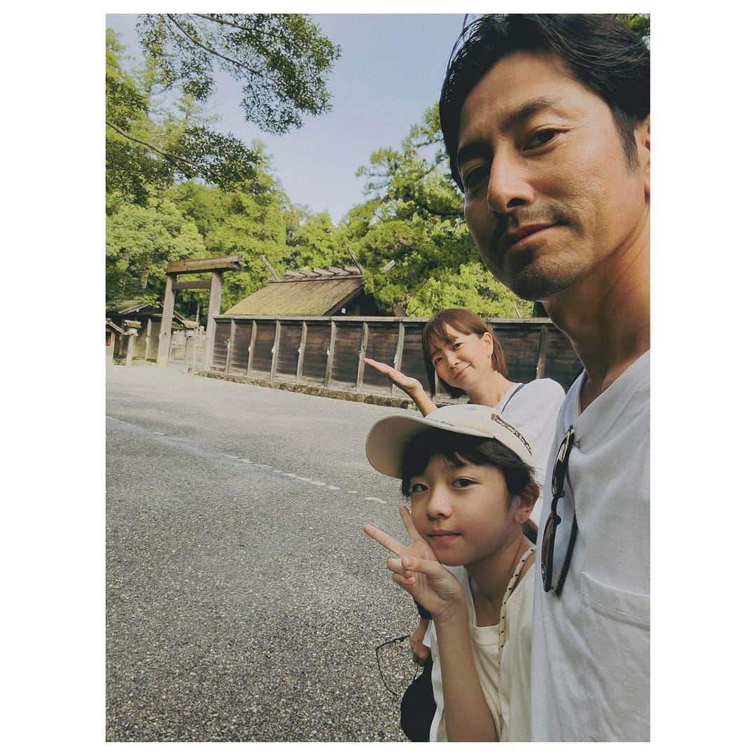 肥野竜也さんのインスタグラム写真 - (肥野竜也Instagram)「＂Family Trip＂伊勢神宮 @isejingu.official 朝3時出発の500kmドライブ！ 今回も無事に参拝に伺う事が出来ました。 ⁡ #家族旅行 #家族 #ファミリー #旅行 #伊勢神宮 #familytrip #trip #vacation #emifamtrip」9月18日 19時38分 - tatsuya_hino