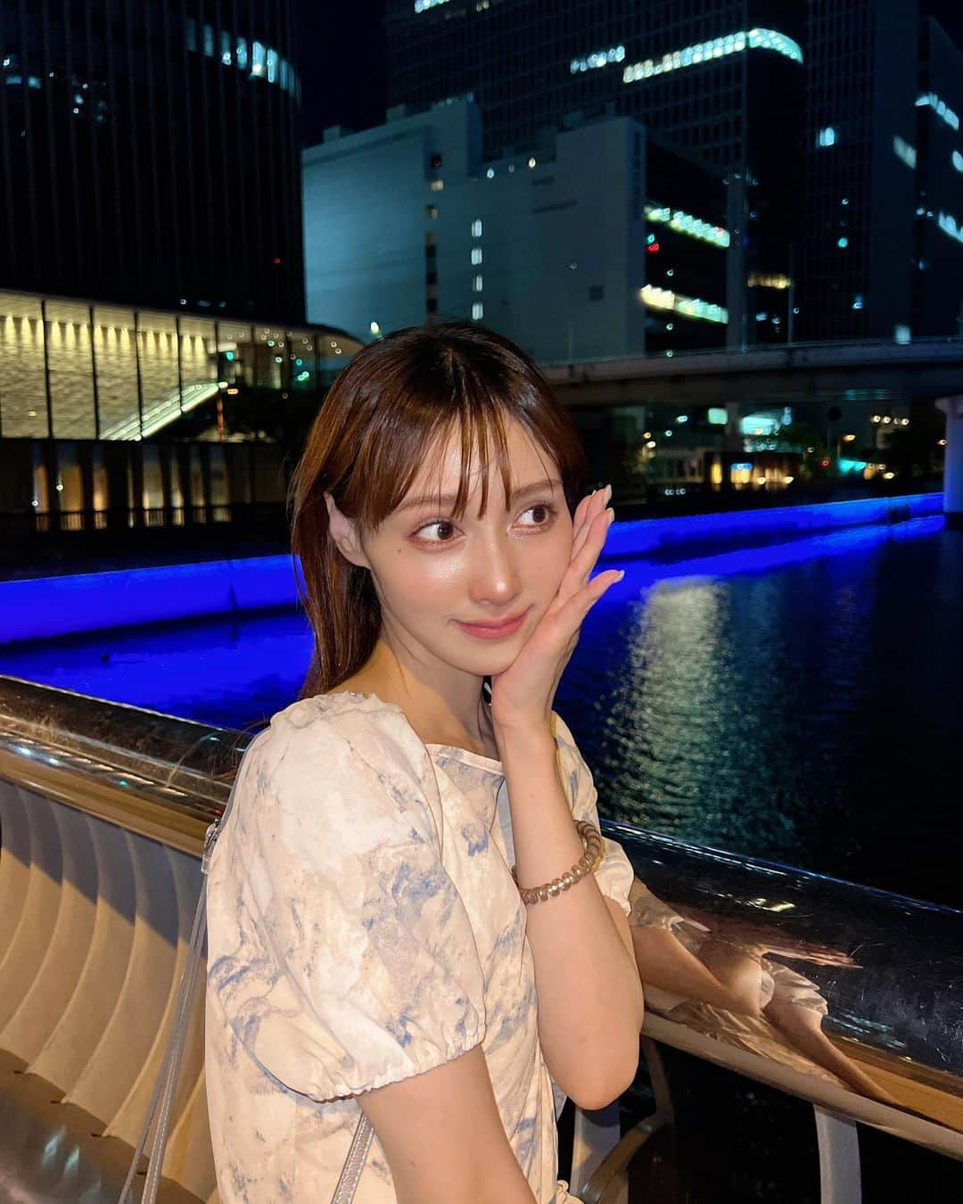 森彩香のインスタグラム：「🩵 コンラッドの帰り道の川がきれいだった 　　 　　 　　 .」