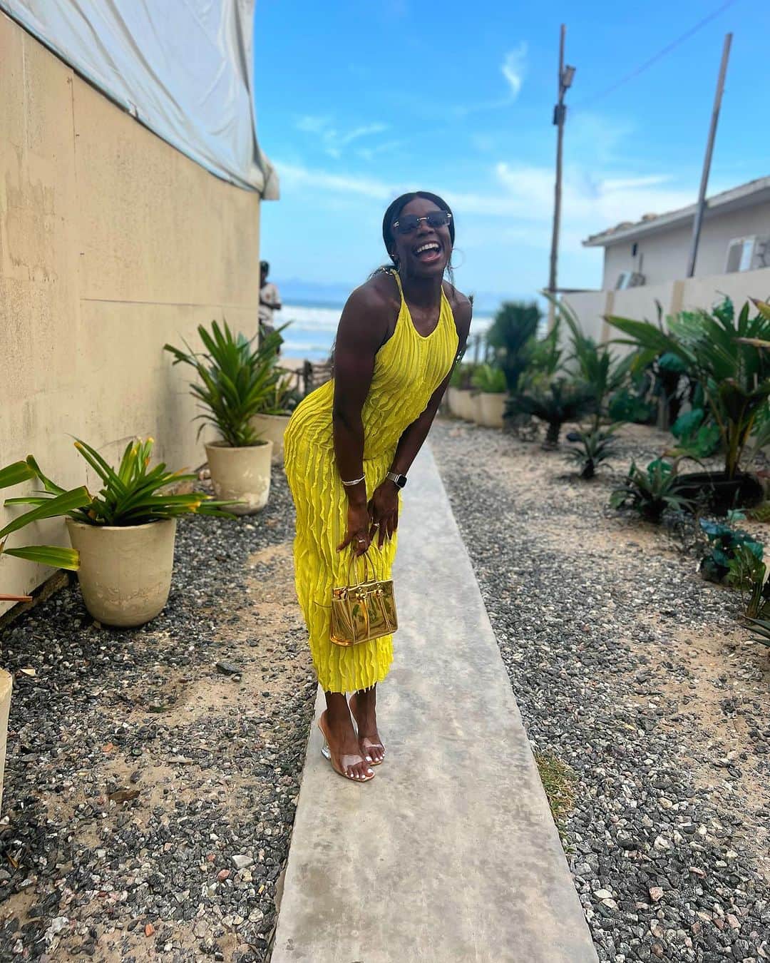 アシャ・フィリップさんのインスタグラム写真 - (アシャ・フィリップInstagram)「Ghana I’ve arrived 🇬🇭🛫🏝️😍  #offseason #ghana #accra #beachgirl #yellow #catchflightsnotfeelings」9月18日 19時44分 - missashaphilip