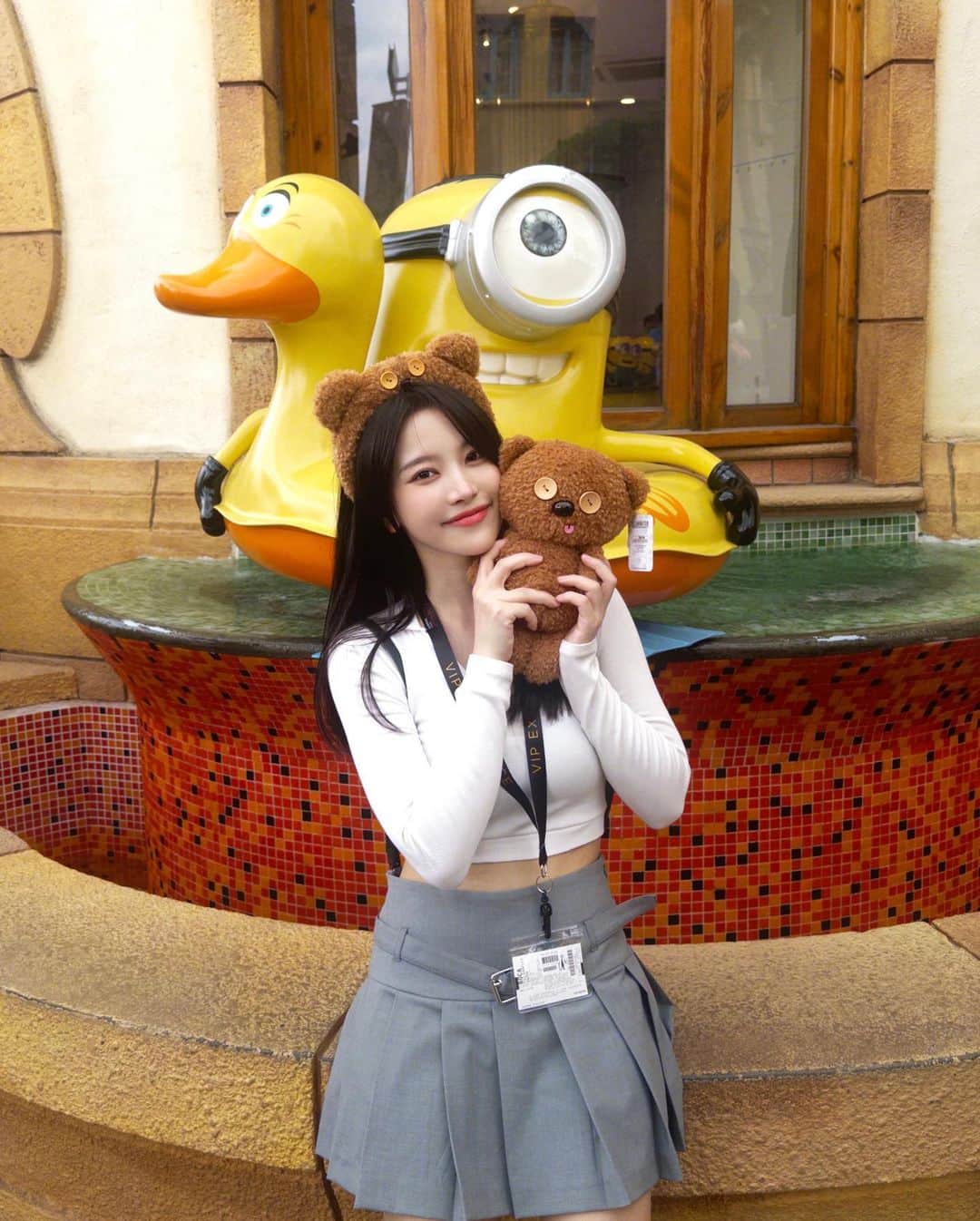 蔡瑞雪（Ruixue Tsai）のインスタグラム：「有兩隻小熊🐻 你要哪一隻？ʕ•ᴥ•ʔ  第一次來新加坡環球影城 比想像中的還好玩✌🏻」