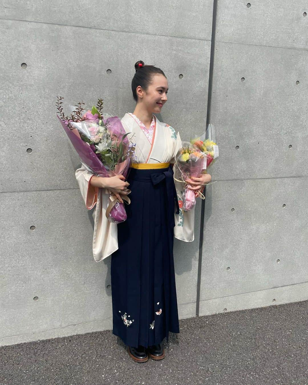 安藤ニコさんのインスタグラム写真 - (安藤ニコInstagram)「Graduated!  早稲田大学を卒業しました💐 With my day ones. 10 years and counting (っ˘ω˘ς ) Very thankful for my Kazoku(´꒳`) Schools out. Peace out. Deuces.」9月18日 19時48分 - nico.ando.official