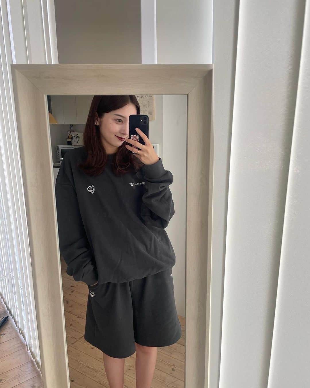 広瀬梨奈のインスタグラム：「可愛すぎてお気に入り🥺 友達とセットアップでお揃いで合わせたりカップルで着ても絶対可愛い💕  生地もしっかりしててめちゃ良い✨」
