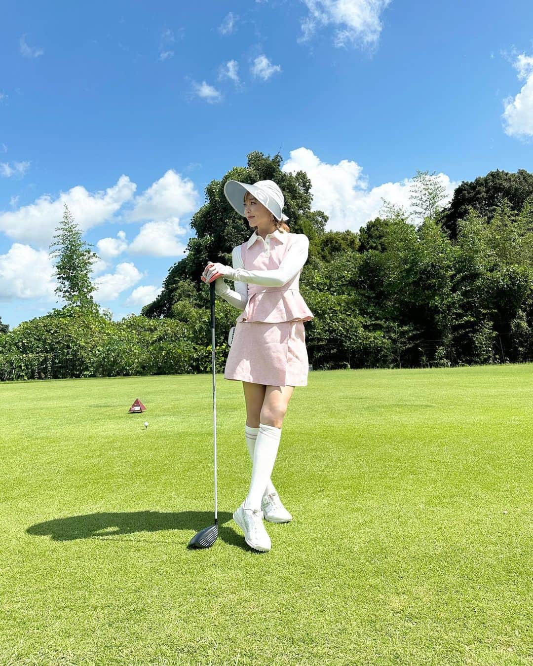 板橋瑠美さんのインスタグラム写真 - (板橋瑠美Instagram)「ゴルフを愛してやまない私が ⁡ 自分主催のコンペができるようになってはや２年… ⁡ ⁡ ⁡ ⁡ なんとなんと、メンバーシップのトーナメントコースで自分のコンペをさせていただけることになりました！！！！🥹🥹✨✨✨ ⁡ ⁡ ⁡ 来る11/19！！！！ ⁡ ⁡ パサージュ琴海アイランドゴルフコース⛳️ ⁡ ⁡ ⁡ 女子プロのトーナメントコースで、普通では入れないメンバー限定のコースです！！！ ⁡ ⁡ ⁡ ⁡ 2枚目、3枚目見てみてください。。。 ⁡ ⁡ こんな海の上に浮いているコース、震えません？！？！ ⁡ 海ごえのコース、これは絶対チャレンジしたい！！！！✨✨ ⁡ ⁡ ⁡ 是非九州の方はもちろん、本州どこからでもジョインしてください❤️！！！！ ⁡ ⁡ ⁡ ゴルフが激うまのGENGENも、このトーナメントコースに腕を振るって参加してくれます👍‼️ ⁡ ⁡ ⁡ ⁡ 私47都道府県のうち、まだ行けてない県は、2県だけなんです！！！ ⁡ ⁡ そのうちの一つが長崎県なんです！！！✨✨やっと行けるーーー❤️ ⁡ ⁡ ⁡ 明日から募集開始します！！！！！！ ⁡ ⁡ 長崎県の方、九州の方、是非奮ってご参加お待ちしてます♡！！！！ ⁡ ⁡ ⁡ ⁡ ⁡ ⁡ ⁡ ⁡ ⁡ #ゴルフコンペ#ゴルフコース#トーナメントコース#RUMIRINGOCUP#コンペ#ゴルフ女子 #ゴルフ大好き#メンバーシップコース#パサージュ琴海アイランドゴルフクラブ#長崎県#長崎ゴルフ#九州#九州ゴルフ」9月18日 19時55分 - rumi_official_0616