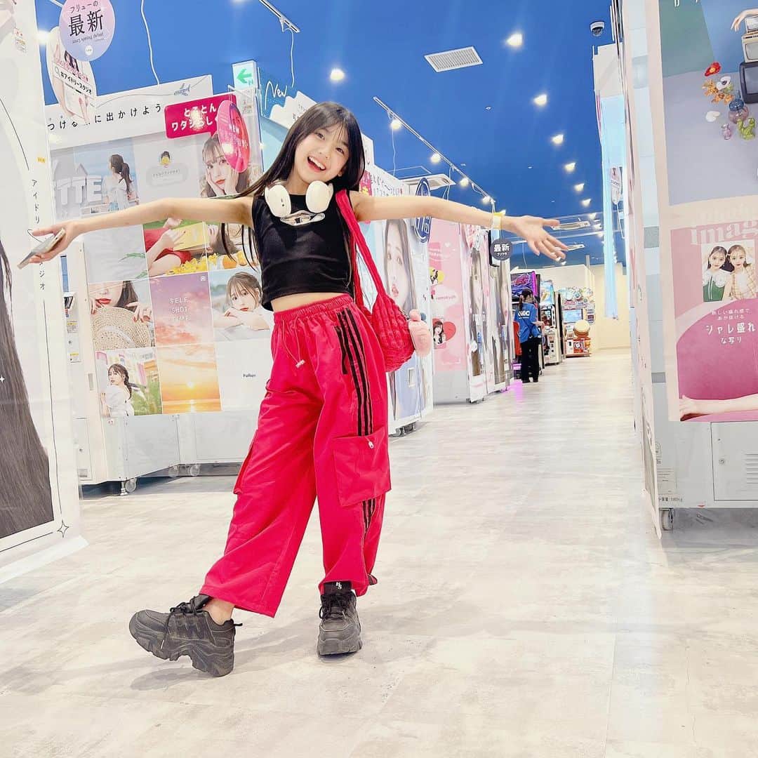 ゆわももチャンネルのインスタグラム：「9月20日オープンのGiGO総本店に行ってきました！プリクラいーっぱいありました！😳 まだまだ動画や写真ありますがまずは 広くて綺麗な店内で楽しめるよー！の報告です✨✨  #GiGOへGO #ももわ #ゆわももチャンネル」