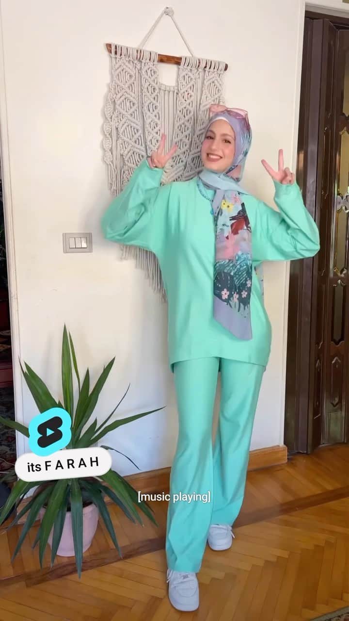 YouTubeのインスタグラム：「@ittsfarahh’s maybe the most colorful person in Egypt 🌸🌼🌺」