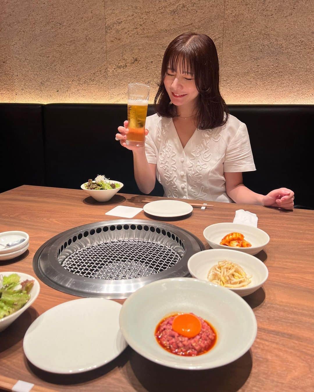 のインスタグラム：「飯テロ投下🥩❤️‍🔥  お仕事終わりにちーちゃんと合流して贅沢に銀座焼肉🫶 お肉はどれも美味しかったし、締めにお米も麺もしっっかり完食🍜 帰りにお腹パンパンでUNIQLOでお買い物したのが楽しかった🥹 @mamekurogouchi の色違いセットアップ😇嬉〜🤍  #焼肉ホルモンうしごろ銀座店 #うしごろ #ushigoro #uniqlo  #mamekurogouchi」