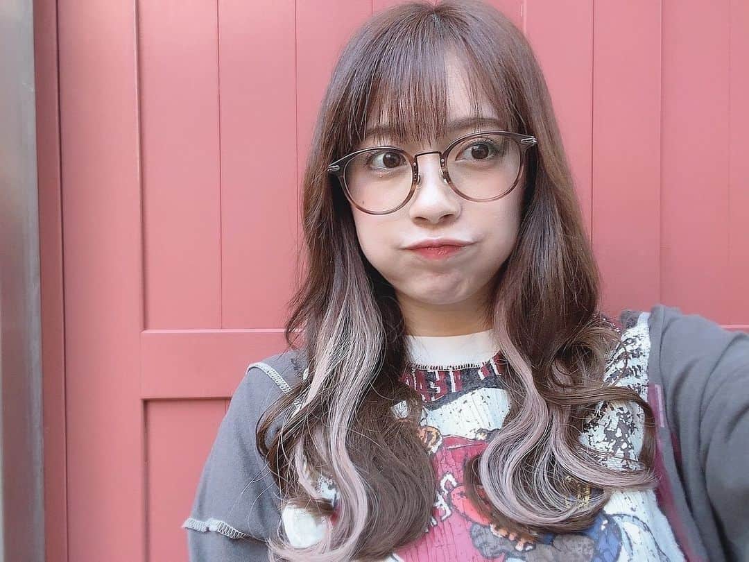 三田寺理紗のインスタグラム：「ふんばったら髪がのびました！！！ウソです🤤  気分転換に少しの期間だけロングでーらを楽しむじぇうぉうぉ🤭💗  #エクステ」