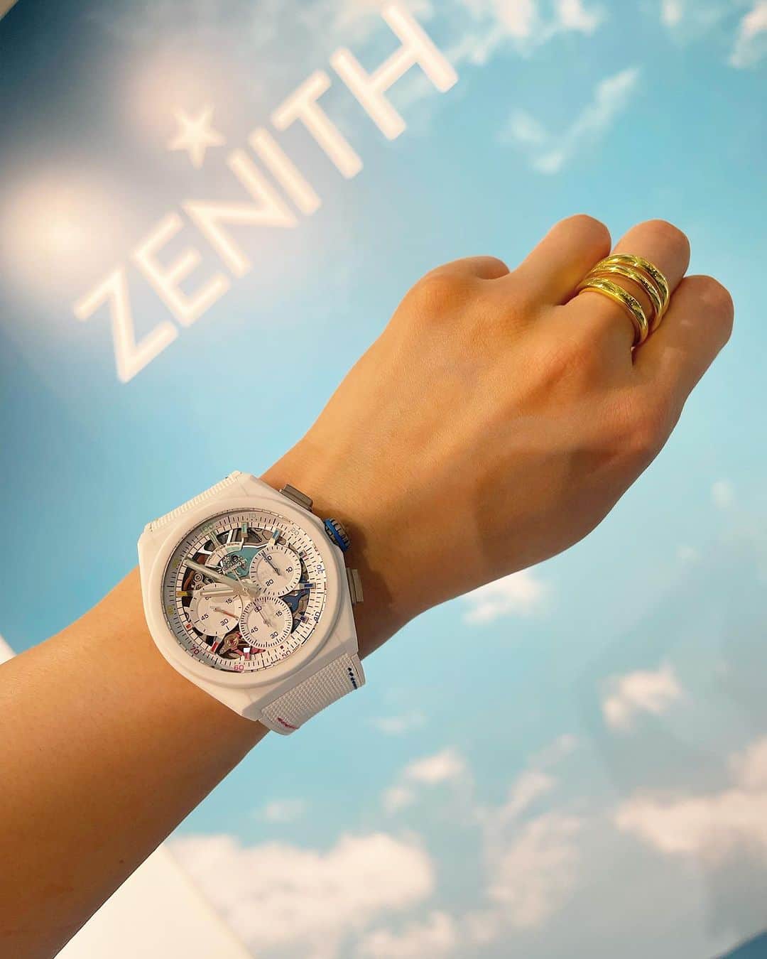 野崎萌香さんのインスタグラム写真 - (野崎萌香Instagram)「@zenithwatches のイベントへ⌚️✨  エネルギーに溢れたレスリーの写真を見ながら 新たに発売されるパイロットウォッチが とってもかっこよくて惚れ惚れ。。。  わたしもメンズの腕時計つけてみたくなりました。  X8galleryのZENITH PHOTO EXHIBITION BY LESLIE KEEにて  #Zenith #ゼニス #ゼニスパイロット #ZenithXLeslieKee #pr」9月18日 20時07分 - moeka_nozaki