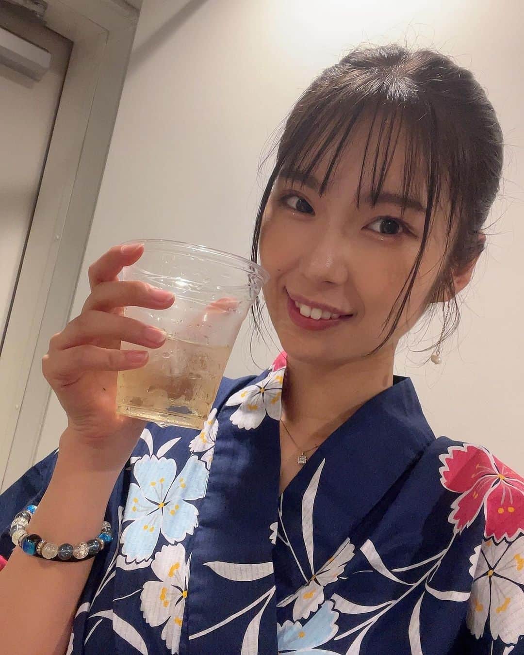 のインスタグラム：「【本日のラジオ📻】 今回は誕生日スペシャル〜🎂 皆さんからの質問お答えします✌🏻✨ ぜひ聞いてね！  ツイキャスでは後でアーカイブが乗ります！ そちらもぜひよろしくです✨✨  過去ラジオ▶︎ http://fmcube.tokyo/23ixc.html ツイキャス▶︎ https://twitcasting.tv/muserinfo.php?mode=view&tuser=c:fmcubetokyo#fullscreen  ・  #誕生日  #ラジオ  #神田  #FMキューブ  #ツイキャス  #IxCトレイン  ・  #役者 #女優 #俳優 #IxC #イクシー #松嶋雛乃 #むかい誠一 #謎D」