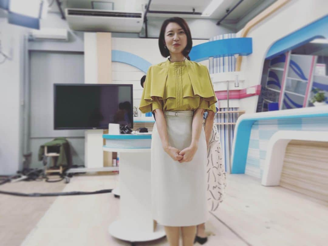 松本亜美さんのインスタグラム写真 - (松本亜美Instagram)「今日も新潟一番をご覧いただきありがとうございました😊 3部終了後はいつもの3人でオフショットを撮りました📸 斎藤さんからひょっこりしてみました👀 内田さんから順に登場スタイルになっております！！  最後だけはちょっとアップでお届けします🌷  #teny #テレビ新潟  #夕方ワイド新潟一番  #ニュース #天気予報  #3部終了後 #オフショット  #久しぶりにみんな揃いました  #斎藤さんから #ひょっこり  #アナウンサー #キャスター  #内田拓志キャスター  #斎藤久美子キャスター  #松本亜美」9月18日 20時17分 - ami_matsumoto_teny