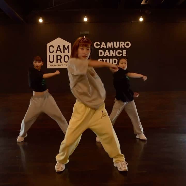 HANAのインスタグラム：「🎧 Automatic / @chancellorofficial @thebabylon @twlvdayz @moon_ko_ng @jjissselle @nakedbibi  🏠 @camuro_dance_studio  choreo / me @banghana  w / @xx__saki25 @07rinrin30  . . .  #TWICE #dance #dancer #momo #banghana #트와이스 #모모 #choreo  #choreography #댄스　#banghanachoreography  #jazz #hiphop #kpop #originalchoreography」