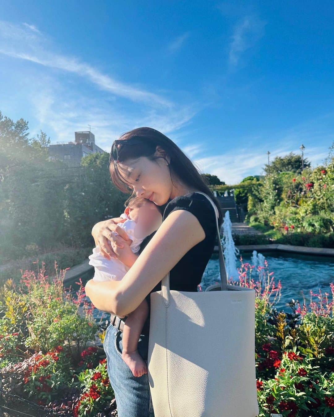 静麻波のインスタグラム：「9月14日に29歳になりました🎂  今までとは違い、子育てで毎日があっという間に過ぎていくけど 一瞬一瞬を大事に過ごしていきたいです🐰  お祝いメッセージくれた皆さんもありがとうございました💞✉️」