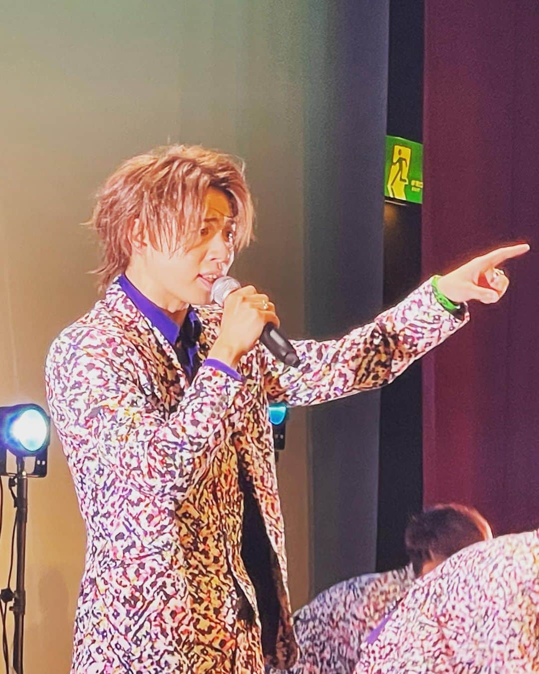 斬波さんのインスタグラム写真 - (斬波Instagram)「斬波×岸洋佑スペシャルライブ ありがとうございました！！  ステージでも楽屋でも和気藹々とさせていただき、今日初共演とは思えないくらい意気投合していましたねw  アンコールでは挨拶のみの予定でしたが、ハナミズキを急遽全員で歌唱。 ファンの皆様含め、笑顔あふれる最高の空間でした！  またご一緒できたら嬉しいです！！  以上、斬波でした〜！！！！  #斬波 #岸洋佑」9月18日 20時23分 - zanpa_blog