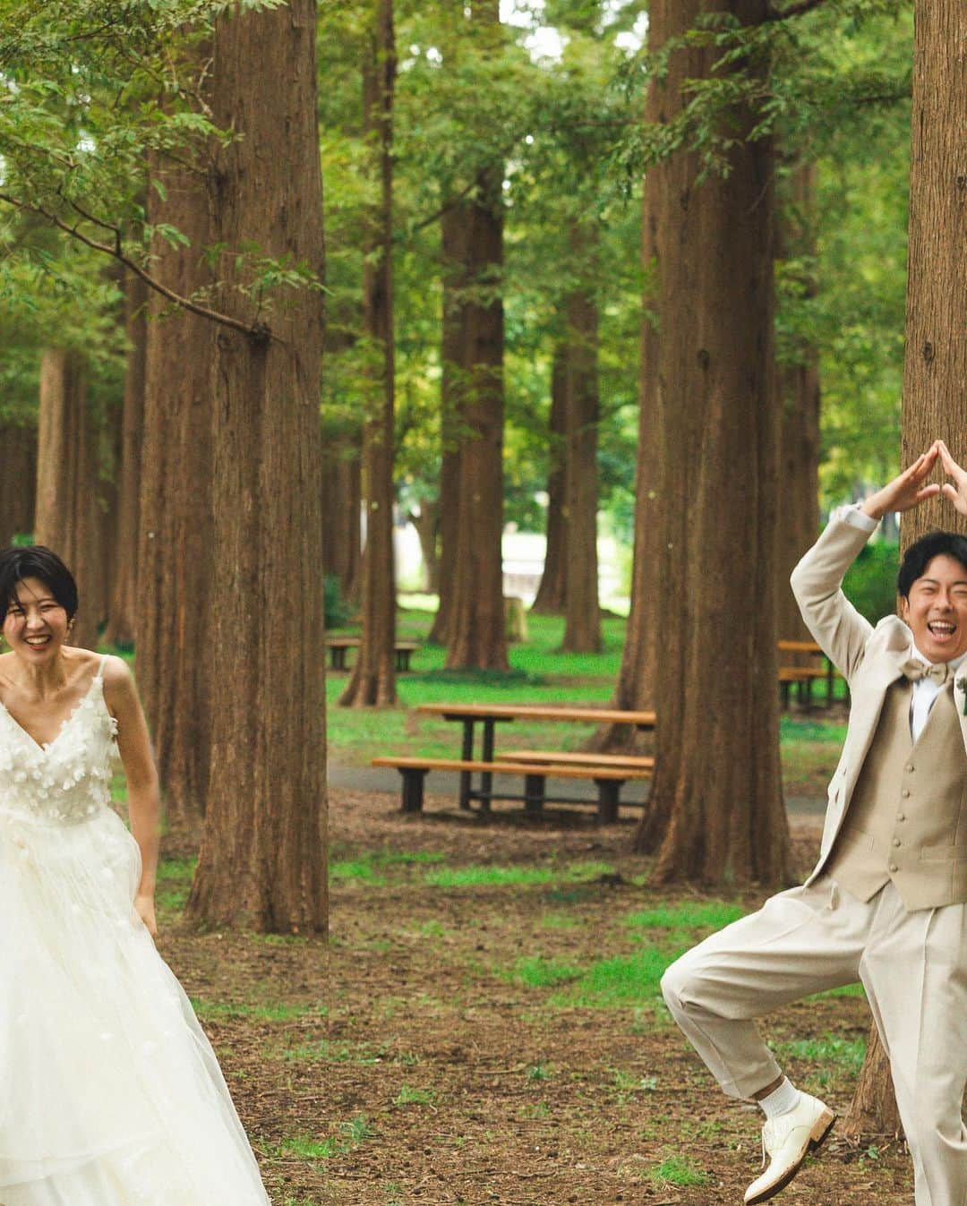 スタジオアクア新宿店さんのインスタグラム写真 - (スタジオアクア新宿店Instagram)「🌲🌲🌲  ふたりで"木のポーズ"  新婦さんはヨガのインストラクターさん  新郎さんも負けじと頑張ってたけど じっと出来ず跳ねてたなぁ  #未来のために残す写真  紅葉する前の 秋の葉っぱの色も好きです🍃 ⁡ ▸▸▸photographer @r.takeuchi.deco.ph   ▸▸▸hairmake @ito.deco.hm   ⁡ 撮影のご相談、ご指名承っております🍊 ⁡ 全国どこへでも出張可能ですので DMよりお気軽にお問い合わせください！ ⁡ ⁡ スタジオアクア新宿店🌱 ▷▷ @studioaqua.shinjuku  ⁡ ⁡ デコルテ公式アカウント ▷▷ @decollte_weddingphoto ⁡ フォトグラファー、 ヘアメイク、フォトプランナーの仲間を募集中𓈒 𓂂𓏸 ▷▷ @decollte_recruit ⁡ ⁡ #d_weddingphoto #デコルテフォト #スタジオアクア #撮る結婚式 #ウェディング #ウェディングフォト #フォトウェディング #フォトスタジオ #花嫁 #プレ花嫁 #卒花嫁 #関東花嫁 #前撮り #後撮り #結婚式 #結婚式準備  #ウェディングカメラマン #ウェディングフォトグラファー #前撮りレポ #前撮りポーズ  #前撮り準備  #撮影指示書 #洋装前撮り #和装前撮り #エンゲージメントフォト #プレ花嫁さんと繋がりたい #全国のプレ花嫁さんと繋がりたい #日本中のプレ花嫁さんと繋がりたい #ロケーション撮影」9月18日 20時24分 - studioaqua.shinjuku