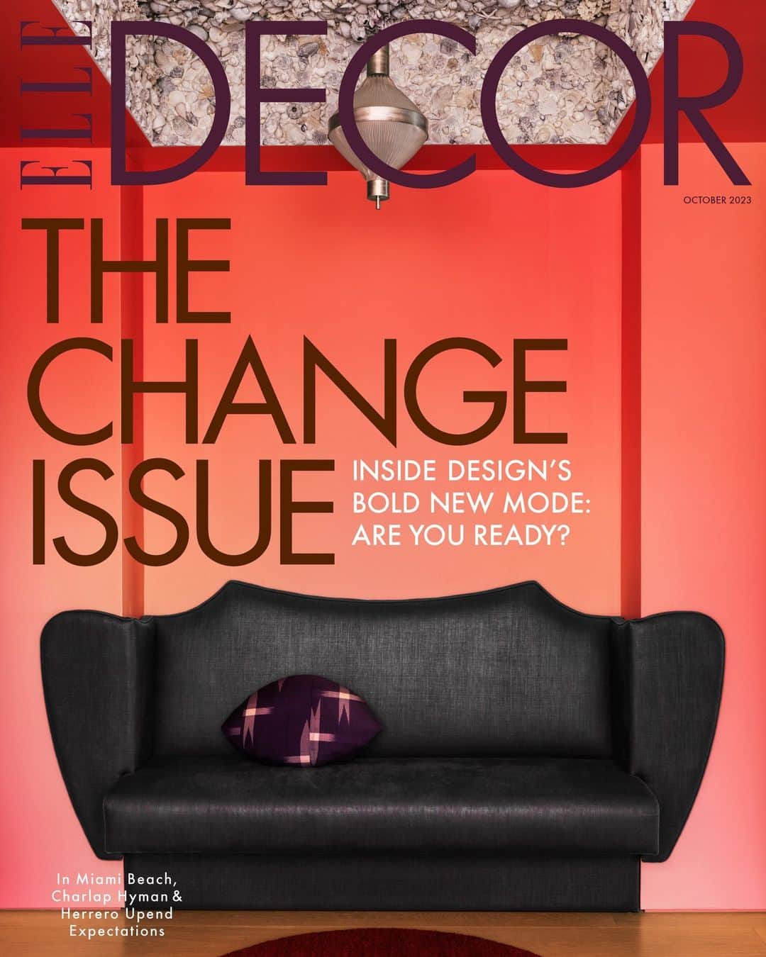 のインスタグラム：「Welcome to the Change Issue, our annual look at the power of transformation, evolution, and adaptation at home. Our cover story leads the charge: For clients in Miami Beach, the genius duo behind Charlap Hyman & Herrero (@ch_herrero) created a livable interior that has surrealist cheek (seashells on the ceiling, anyone?) and a truly stellar art collection. Elsewhere in our pages, you can find a reimagining of an 18th-century Paris triplex; a chic new twist on après-ski style; and the restored home of @elledecor’s very own executive editor. In the issue, we also explore the bold new ideas we see percolating across the design world. For our essay column, curator and author Beatrice Galilee (@beatricegalilee) asks “How Soon Is Now?” when it comes to creating the kinds of urgently needed solutions for our rapidly changing environment. Her essay is a call to action. And after all, isn’t forging a new way forward what change is all about? Plus, so much more. Come in; get cozy.  Click the link in our bio to read the full cover story. Written by Camille Okhio (@cokhio). Photographed by Chris Mottalini (@chrismottalini). Styled by Tessa Watson (@tessawatson).」