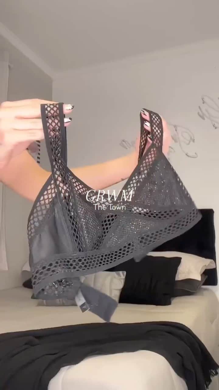 SHEINのインスタグラム：「Don't mesh with @giifaggion! 🖤🔥 Her edgy style is not to be played with 👏👏👏  🔎 14345302 16648187 12480958   #SHEIN #SHEINforAll #SHEINstyle #fashion #chic」