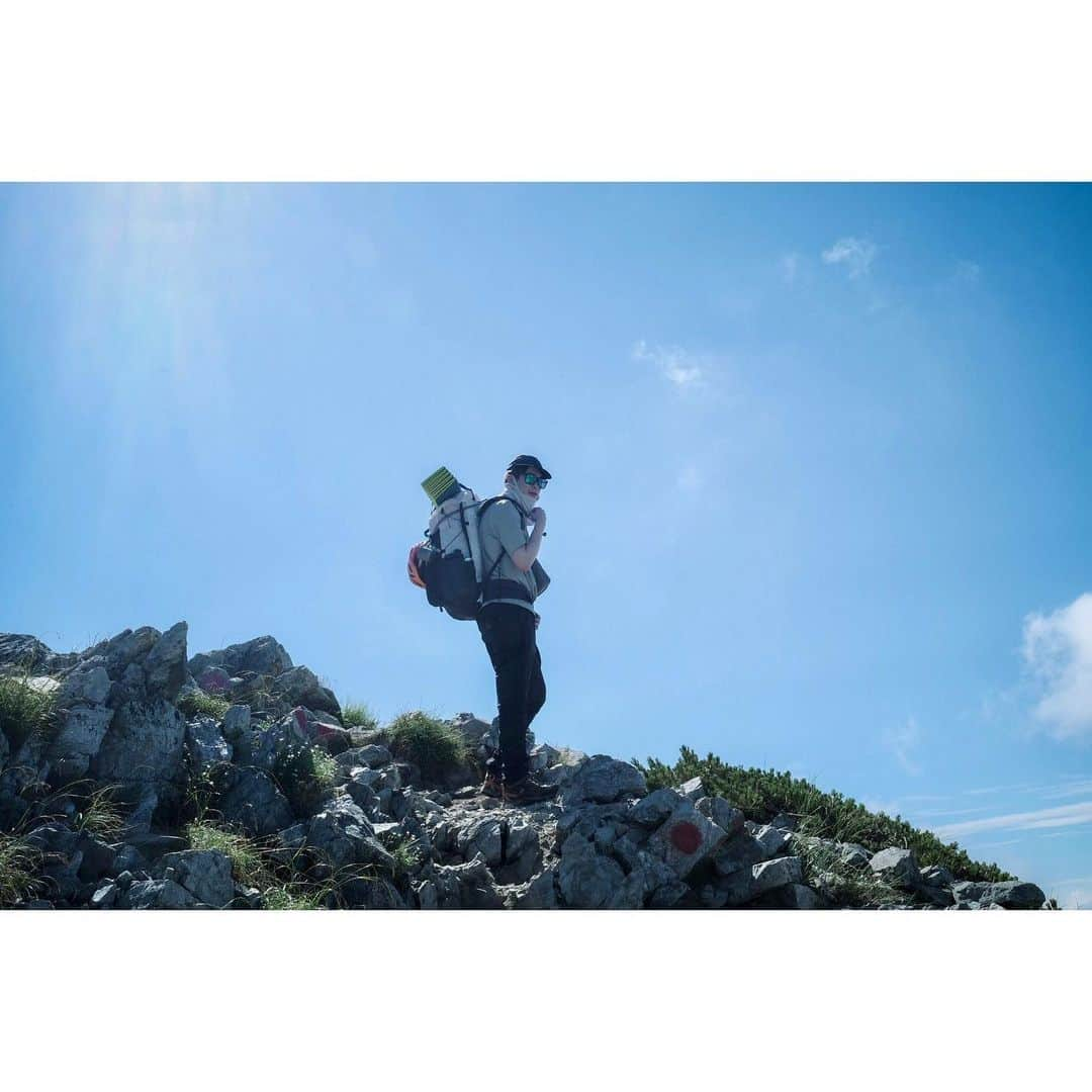 井之脇海さんのインスタグラム写真 - (井之脇海Instagram)「夏の思い出⛰️  先月、剱岳・立山縦走してきました。  憧れだった剱岳。 岩がゴツゴツしていて、岩好きの僕にはたまらない山でした。  最高でした。 身体は疲れたけど、心はリフレッシュ。  秋はどこの山に行こうかな〜  #立山連峰 #剱岳 #登山が好き #いつか山に住みたい」9月18日 20時32分 - kai_inowaki