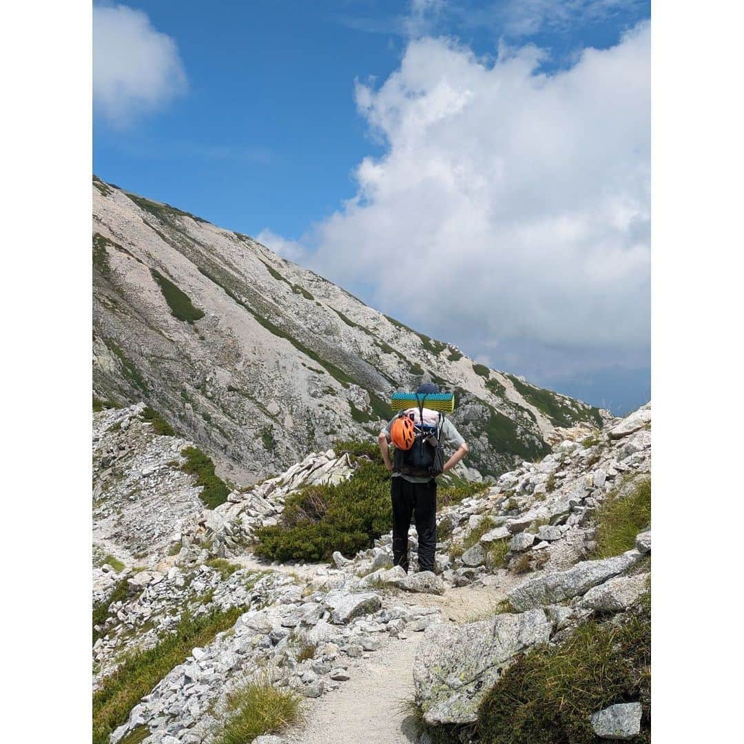 井之脇海さんのインスタグラム写真 - (井之脇海Instagram)「夏の思い出⛰️  先月、剱岳・立山縦走してきました。  憧れだった剱岳。 岩がゴツゴツしていて、岩好きの僕にはたまらない山でした。  最高でした。 身体は疲れたけど、心はリフレッシュ。  秋はどこの山に行こうかな〜  #立山連峰 #剱岳 #登山が好き #いつか山に住みたい」9月18日 20時32分 - kai_inowaki