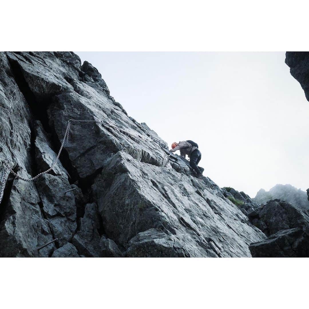 井之脇海さんのインスタグラム写真 - (井之脇海Instagram)「夏の思い出⛰️  先月、剱岳・立山縦走してきました。  憧れだった剱岳。 岩がゴツゴツしていて、岩好きの僕にはたまらない山でした。  最高でした。 身体は疲れたけど、心はリフレッシュ。  秋はどこの山に行こうかな〜  #立山連峰 #剱岳 #登山が好き #いつか山に住みたい」9月18日 20時32分 - kai_inowaki