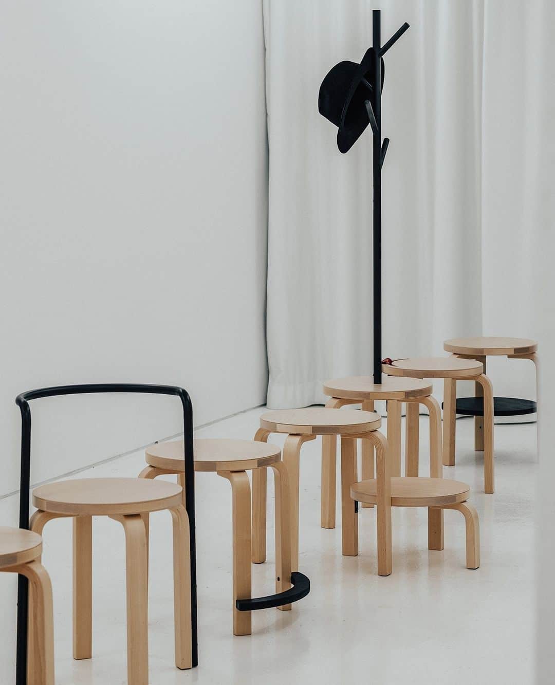 Artekさんのインスタグラム写真 - (ArtekInstagram)「The exhibition 'Hackability of the Stool' has arrived in London for London Design Festival. Make sure to visit the Vitra Showroom in Shoreditch to discover Daisuke Motogi's interventions on Stool 60.⁠ ⁠ Daisuke Motogi, founder of Japanese studio DDAA LAB, has explored different functions applied to the Stool 60, in 100 variations. Brought together in an exhibition, the modified stools create a fascinating landscape that starts a conversation about the optimization of mass-production methods and the creation of multi-functional objects that ultimately also re-interpret the essence of the original design. ⁠ ⁠ The exhibition opens today and will continue until October 6th.⁠ ⁠⁠ Address: ⁠ Vitra Showroom, 32 Rivington Street, London, EC2A 3LX⁠ ⁠ Exhibition Design: DDAA LAB @ddaa_inc⁠ ⁠ Graphic Design: @takahiro_yasuda (CEKAI）⁠ Images: @taranwilkhu」9月18日 20時32分 - artekglobal