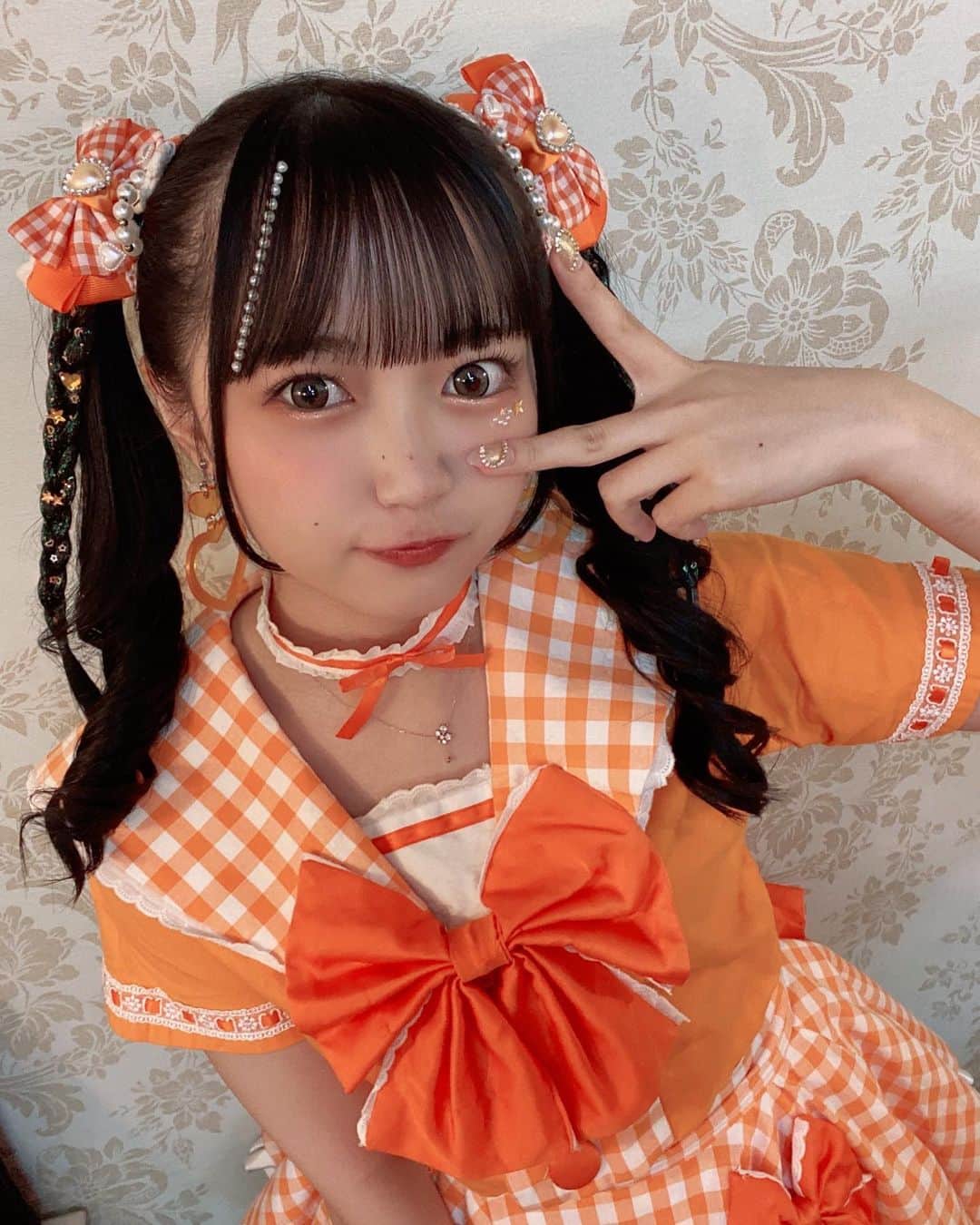 上田美夢さんのインスタグラム写真 - (上田美夢Instagram)「PureGiのみゆを見つけてくれて、好きになってくれてありがとう。🧡  今日のヘアは @otaku_hairdresser さんがやってくださいました💖 過去最強にきらきらしてたー！🥹💞💞可愛く変身させてくれてありがとうございました‎꒰ᐡ⸝ɞ̴̶̷ ·̮ ɞ̴̶̷⸝ᐡ꒱⟡.·*.  ┈┈┈┈┈┈┈┈┈♡┈┈┈┈┈┈┈┈┈┈  公式 @puregi_official  ・ ・ #PureGi #ぷれっぢ  #MIYU  #アイドル #オレンジ担当 #アイドルガーリー #フレンチガーリー  #夏 #高校生 #JK #JKブランド #みゆまる #ブリーチなしカラー #ブリーチなし #暗髪カラー #暗髪  #アイドルヘア #黒髪カラー #暗髪カラー #重めぱっつん #重め前髪 #黒髪ロング #ツインテール」9月18日 20時33分 - __m.u2525