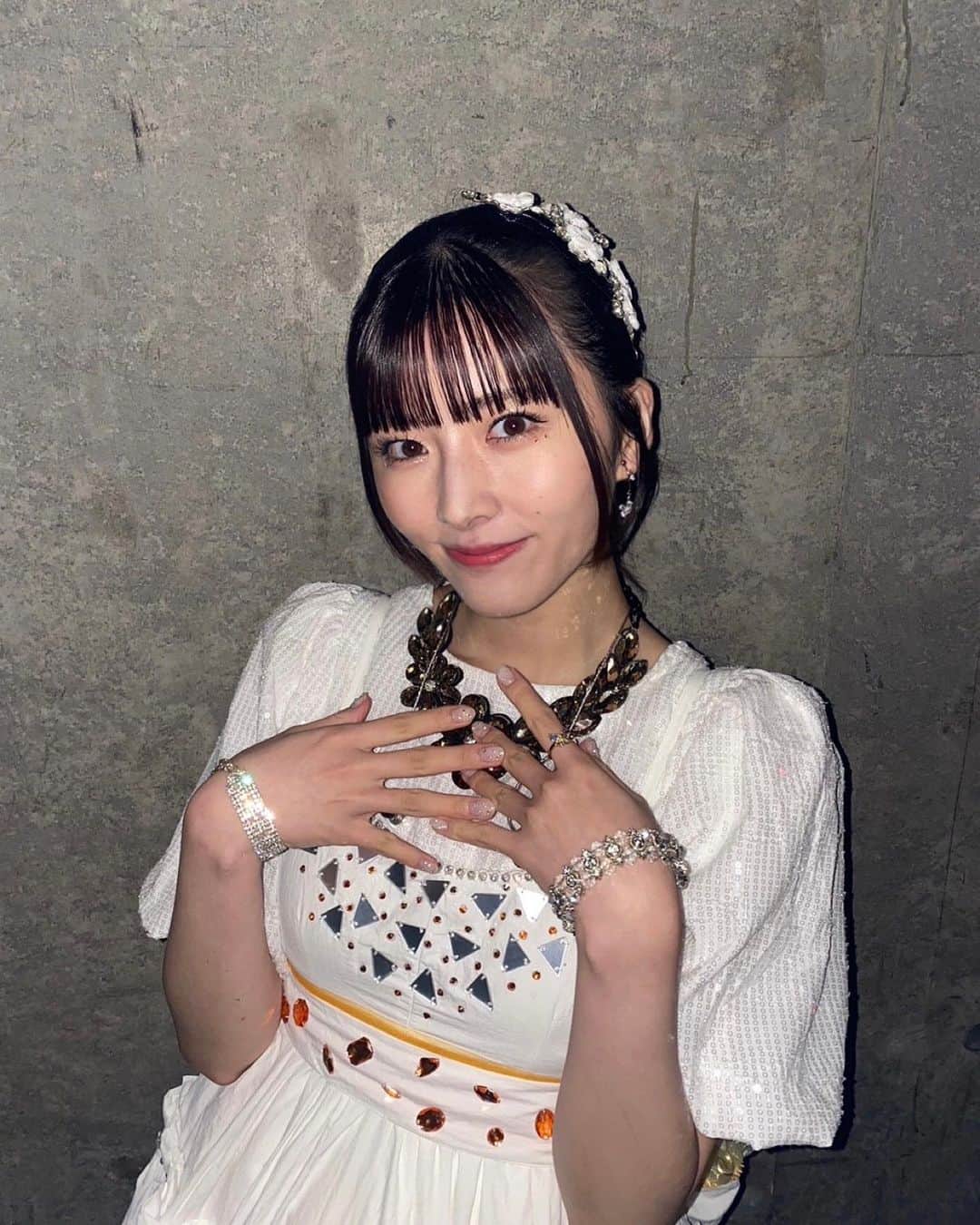 のインスタグラム：「. カラーもデザインもとってもかわいくて愛です🫶🏻🫶🏻 すてきなお衣装をありがとうございました🧡  @mikey_819 さん #衣装」
