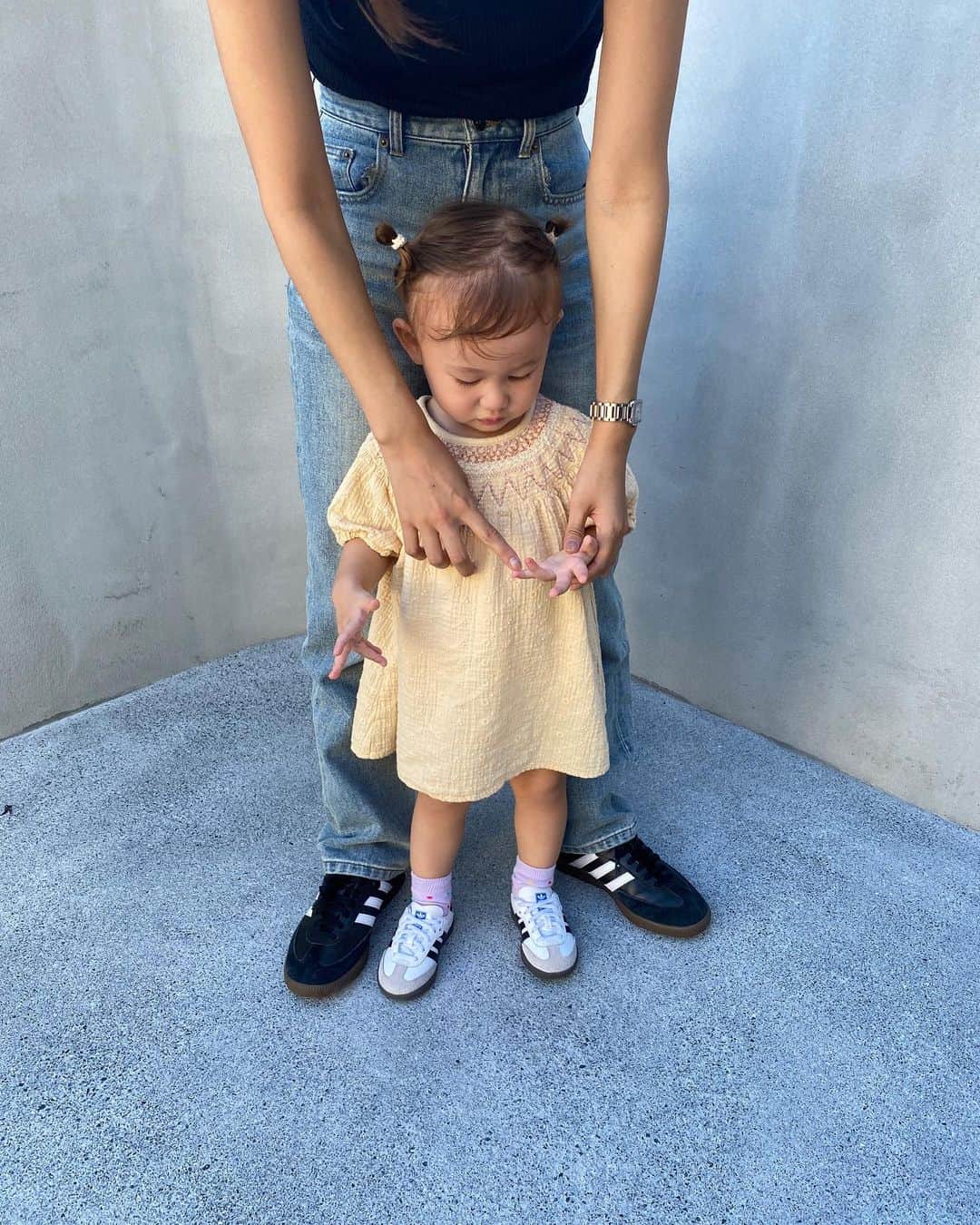ᴱᴸᵞのインスタグラム：「🖤🤍 可愛くてつい。。 ブラックで揃えるより、 ホワイトの方が持ってるお洋服とかと 相性が良さそうだったのでこちらに！  はぁ。可愛い。(何回も言っちゃう😮‍💨)」