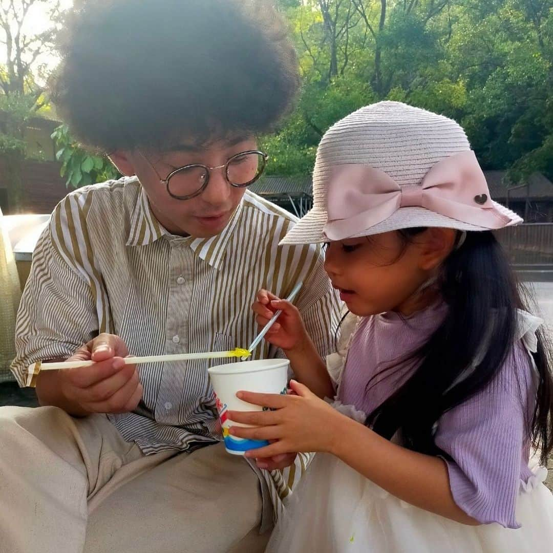 きむらバンドさんのインスタグラム写真 - (きむらバンドInstagram)「夏の終わり。少しだけパパになれました。 3年ほど前に愛媛ロケで声をかけた事がキッカケで仲良くなった子供たちと動物園に行ってきました🥰🥰 #砥部動物園 #一生の思い出 #パパに間違われすぎて最後はもう本当にパパのフリしました」9月18日 20時52分 - takurou_kim