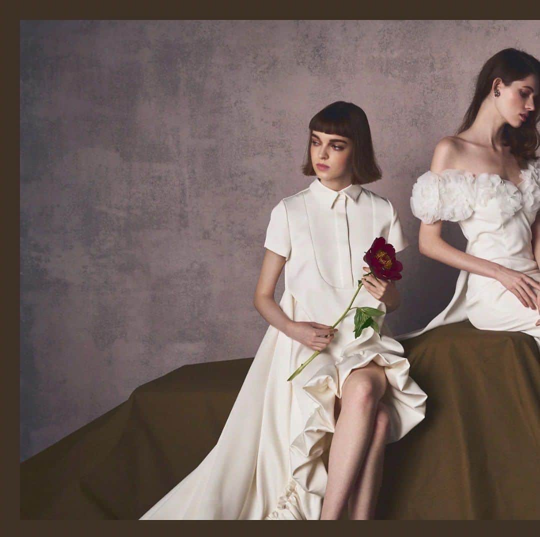 Dresses (ドレッシーズ)のインスタグラム：「. JUNO×Dressesスペシャルフェア ドレスが着れる結婚式場選びイベント開催決定！  ドレスショップJUNOとDressesブライダルカウンターの スペシャルコラボフェアを 2日間限定で開催いたします。   ✓結婚が決まったばかりの方 ✓結婚式のスタイルに迷われている方 ✓お目当ての結婚式場がある方　　　など  あらゆる方の悩みをスッキリと解決できるイベントです✨  ーーーーーーーーーーーーーーーーーーーーーー   ◆日程：9/30(土)～10/1(日)  　10：00～／13：00～／16：00～  ◆開催場所：JUNOヒルトン広島  ◆スペシャルフェア特典内容  ①ファーストドレスフォト撮影データ ②スペシャルBOOK ③ヒルトン広島ケーキセットプレゼント ④Dresses限定衣装割引 ⑤選べる花嫁美容特典  ◆対象のお客様 ・これから結婚式場を探し始める方 ・式場見学のポイントを知りたい方 ・似合うドレスを見つけて結婚式場を選びたい方   ーーーーーーーーーーーーーーーーーーーーーー   ご予約はプロフィール欄のリンク専用フォーム  若しくはInstagramのDMよりご連絡くださいませ🕊   ご案内は完全ご予約制となり、大変人気のイベントのため  お早めのご予約をおすすめいたします。   #プレ花婿  #プレ花嫁  #ドレス選び  #ドレッシーズブライダルカウンター #ドレッシーズ #ブライダルカウンター  #結婚式場探し #式場探し #結婚式場見学 #式場見学 #結婚式場選び #式場選び #結婚準備 #結婚準備中 #式場紹介 #結婚式場紹介 #式場紹介」