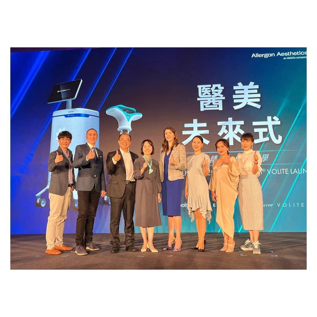 西川礼華さんのインスタグラム写真 - (西川礼華Instagram)「I had the honor of speaking at the commemorative event for the launch of CoolSculpting ELITE and VOLITE XC in Taiwan. In SBC group, we switched to the latest ELITE model for body contouring last fall, and in just under a year, we've achieved over 65,000 successful cases. We also introduced VOLITE XC for long-term skin hydration treatment this spring and have closely monitored its performance within our group, serving over 1,100 clients so far.  I shared our journey in providing safe and effective treatments while ensuring high patient satisfaction. Thanks to the participation of Taiwanese doctors and the support of Allergan Aesthetics, the event was a great success 😊.   I was grateful to be invited as a guest speaker alongside Dr. Katie Beleznay from Canada, who has over 5 years of experience with VOLITE. She shared some valuable insights with us. Additionally, I had a discussion with Mr. Clive Heike, one of the inventors of CoolSculpting, regarding the development of applicators suitable for slender Asian body types. We'll bring back the latest information to Japan to provide treatments at an even higher level!  台湾でCoolSculpting ELITE、VOLITE XCのローンチされるとのことで、その記念イベントに登壇しました。 SBCでは痩身機器CoolScupltingを最新機種のELITEに昨年秋切り替え、この一年弱で既に6.5万人以上の症例実績があります。VOLITE XCについては、肌の保水力を長期に渡って改善する注入治療として今年春から導入を始め、グループ内の運用を注意深く観察し適宜軌道修正しながら現在1100例以上のお客様の対応をしてきました。 安全かつ効果的に、いかに患者満足度高く治療提供するか、試行錯誤してきた我々のjourneyをお話しました。 イベントに参加下さった台湾のドクターの皆さま、そしてサポートいただきましたAllergan Aesthetics の皆さまのおかげで、イベントは大成功だったと思います😊 そして有難いことに、今回カナダのDr Katie Beleznayと共に招待スピーカーとして登壇し、5年以上のVOLITE使用経験があるDr Katieから秘訣を教えてもらえました。また、クルスカの開発の祖Mr Clive Heike がアメリカから来ていたので華奢な体型のアジア人にも適したアプリケーターの開発に関してディスカッションしました。日本に最新の情報を持ち帰って、より高いレベルで治療提供できるようにいたします！  #coolsculptingelite #VOLITEXC #SBC #Aesthetics #TaiwanEvent #MedicalConference #SkinCare #Innovation #PatientSatisfaction #Collaboration #GlobalExchange #TreatmentQuality #ayakanishikawa」9月18日 21時04分 - ayakanishikawa