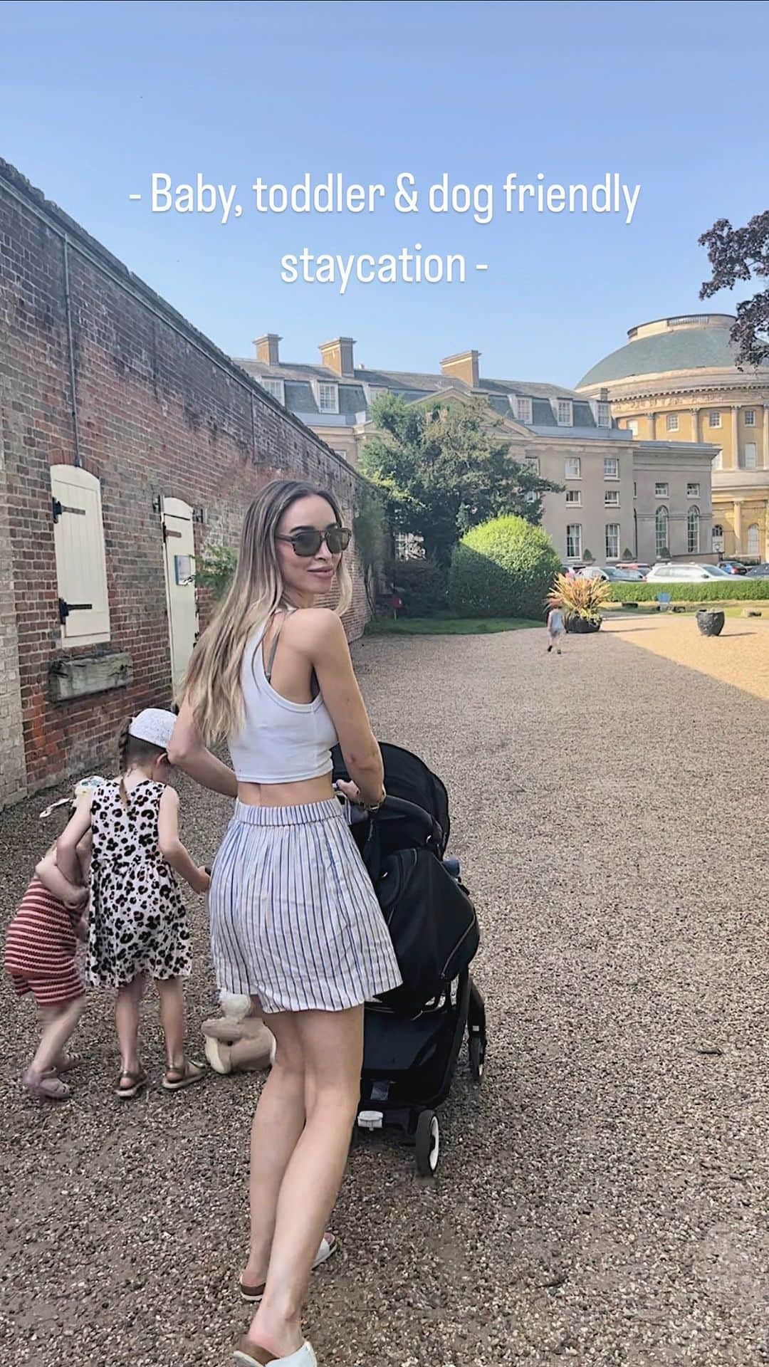 ローレン・ポープのインスタグラム：「A baby, toddler AND dog friendly staycation 🙌🏻   ad/ We just spent such a lovely weekend @theickworthhotel and wow, what a place ☀️ Everything was just spot on, constant entertainment for the kids and all the baby equipment you could need including buggy’s!   Also included is 90 minutes per day of free childcare in there Ofsted registered kids club so you can actually sit and finish a hot coffee for the first time in forever! ☕️   There’s also multiple outside play areas, a fairy garden, marshmallow roasting, a kids library, indoor games room, a cinema, bike hire, indoor pool and acres of land to run around and just take in all the beautiful surroundings. Also the food was just 🤌🏼🤌🏼🤌🏼  Also this is a place where nothing is too much bother for the staff, poor Cookie was struggling with the heat so they let her chill in reception on the marble flooring so she could have a cool sleep, just these little details that make you feel so at home.   Somewhere I will go back to for sure especially as it’s just over an hour outside of London but couldn’t feel further away from the hustle and bustle!   We stayed in the Butlers Quarters so was like our own apartment, would recommend if your in a bigger group, the kids all loved having one big sleepover too!  Feel free to dm me any questions if your thinking of staying and I’ll be happy to help 🫶🏼  *ad/giftedstay」