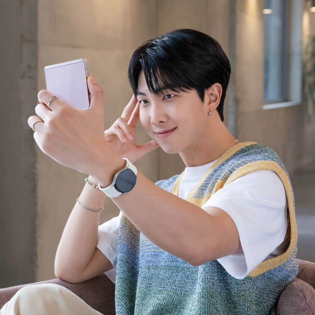 Samsung Mobileのインスタグラム：「When you see #RM of @bts.bighitofficial’s outfit on the big screen, you definitely need to try out the #GalaxyZFlip5 FlexCam to find your new best selfie angles. #GalaxyxRM #JoinTheFlipSide  Learn more: samsung.com」