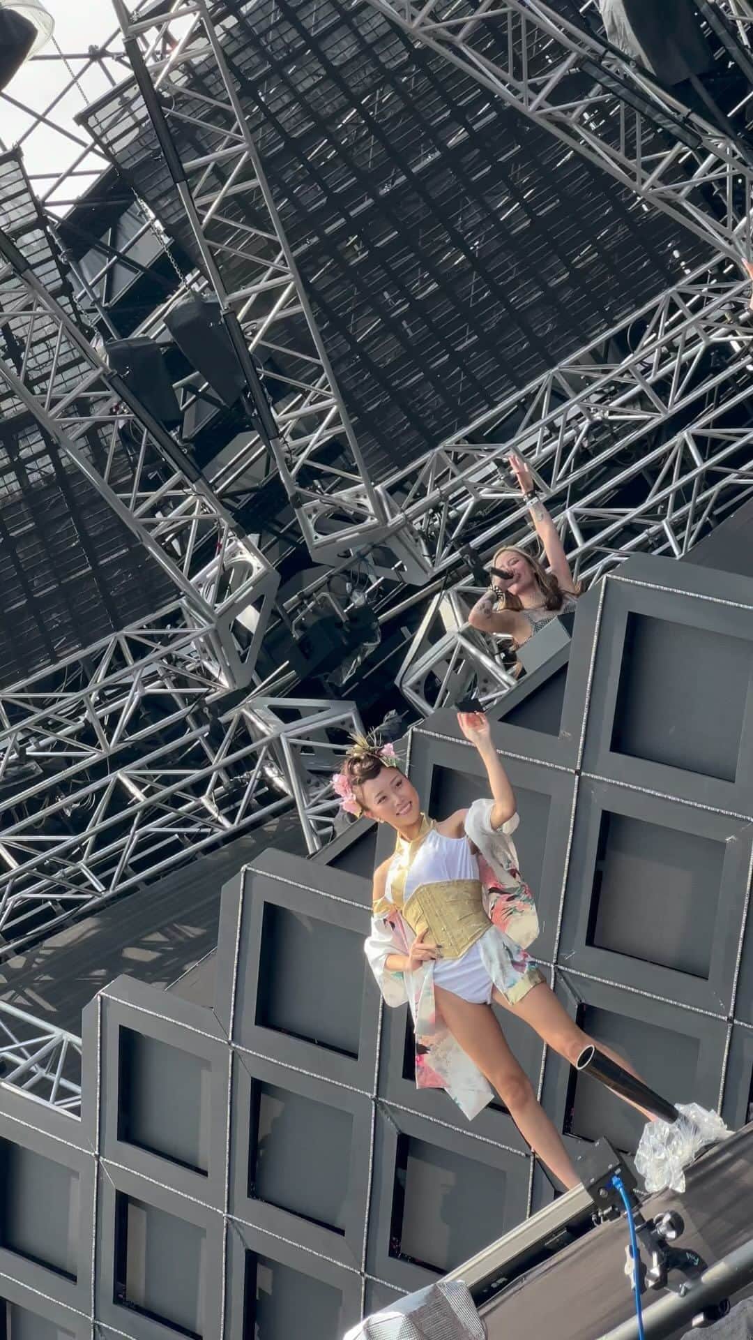 HARUKA IS BAZOOKAのインスタグラム：「23.09.16 @ultrajapan  DAY1 . 6年目1発目はULTRA JAPAN✋🤚 念願のステージに駆けつけらる事ができ、 自然と笑みが溢れました🥲 . お陰様で1000投稿目🔥 自己満グラムですが、今後も記憶し、記録し、軌跡を追ってきます👌 . @cjd_haruka  #bazooka#cjd_harka#dance #dj#edm#music#club #HZKS戦隊 #バズ #ちーむばずーか#teambazooka #bomb#ボム」
