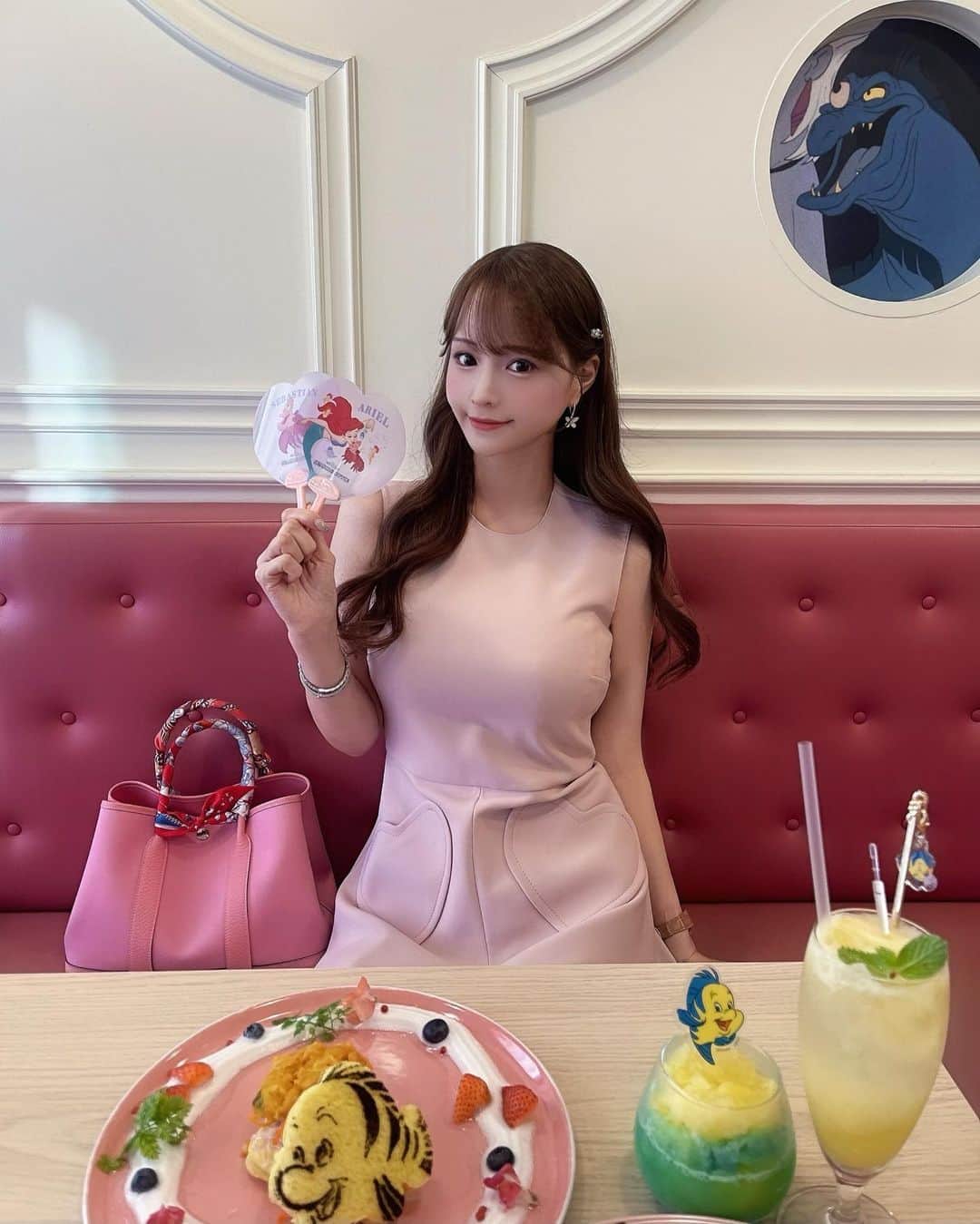 のインスタグラム：「きよみとアリエルカフェ🐠💛 ・ #アリエルカフェ」