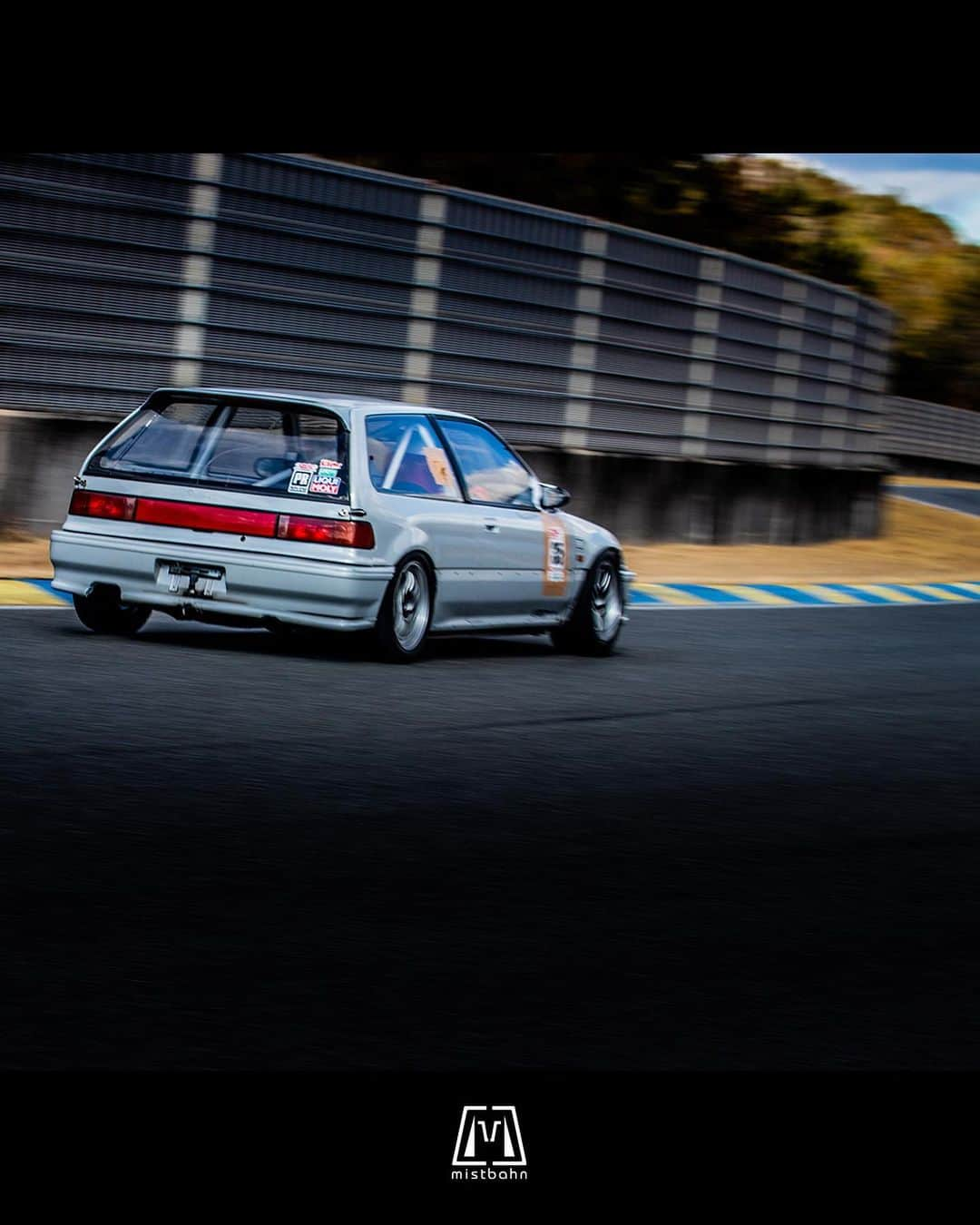 mistbahnさんのインスタグラム写真 - (mistbahnInstagram)「_ 坂の上下右左 Honda EF9 CIVIC SiR _ 🚗: @proper__repair 📷: @mistbahn _ Shot on Jan-29 2023 🏁 "CTAC(Central Time Attack Challenge @central_time_attack_challenge )" Central Circuit (Hyogo, Japan). _ JP) 2023年1月29日、セントラルサーキットで開催されたCTAC(セントラル・タイムアタック・チャレンジ)にて撮影。 _ #ctac #ctac2023 #centraltimeattackchallenge #centralcircuit #セントラルサーキット #civic #hondacivic #シビック #ホンダシビック #efcivic #ef9 #ef #bseries #b18 #vtec #kanjo #kanjostyle #kanjoracer #kanjozoku #環状族 #timeattack #timeattackjapan #hondasontrack #trackcar #oldaschoolhonda #oldskoolhonda」9月18日 21時11分 - mistbahn